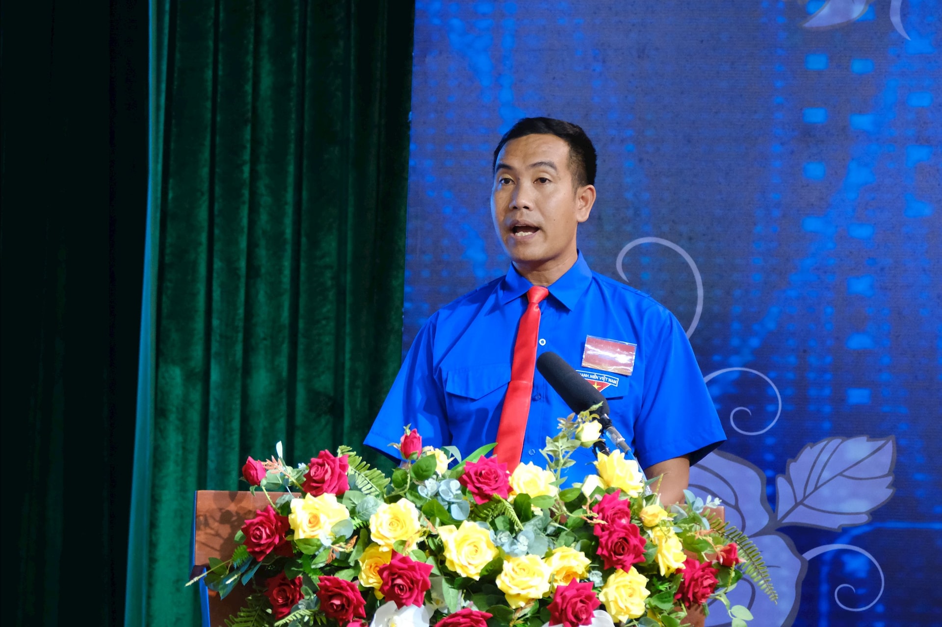 សមាជិកសហភាពយុវជនសាខាទី២បានថ្លែងសុន្ទរកថា។