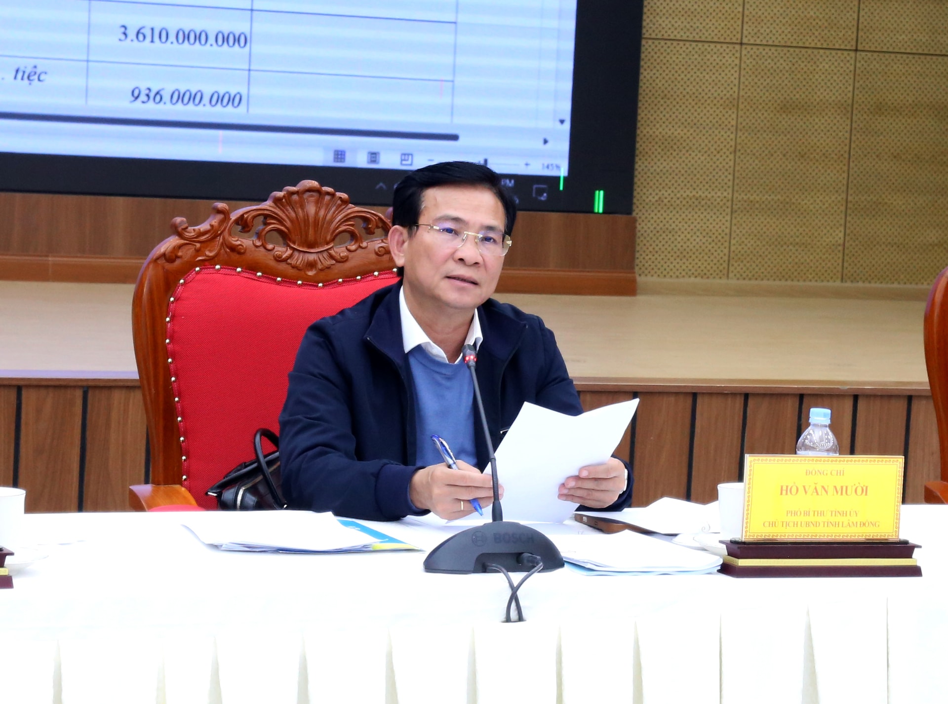 Chủ tịch UBND tỉnh Hồ Văn Mười phát biểu tại cuộc họp 1