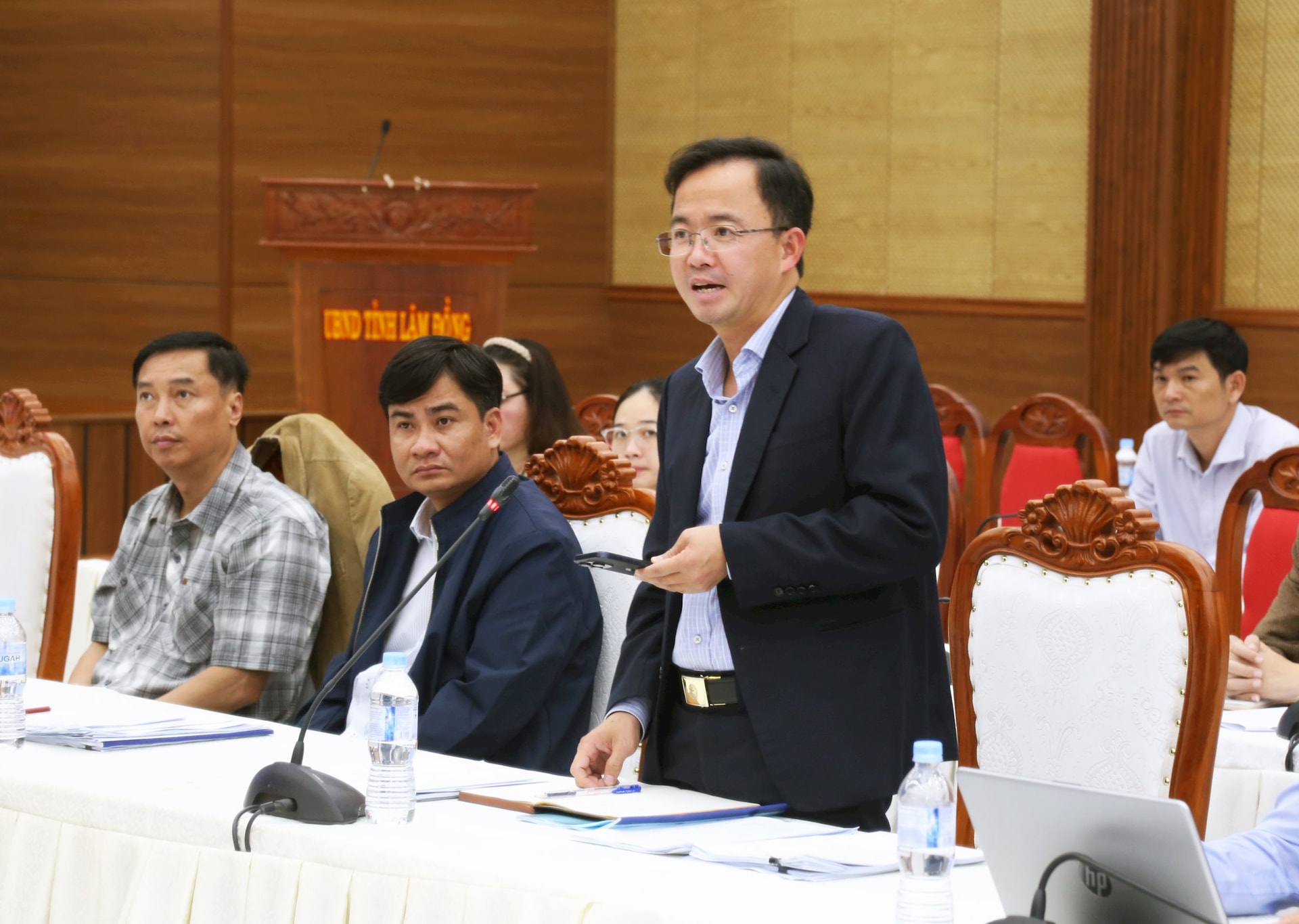 Đại diện Sở Văn hóa Thể thao và du lịch bào cáo tại hội nghị