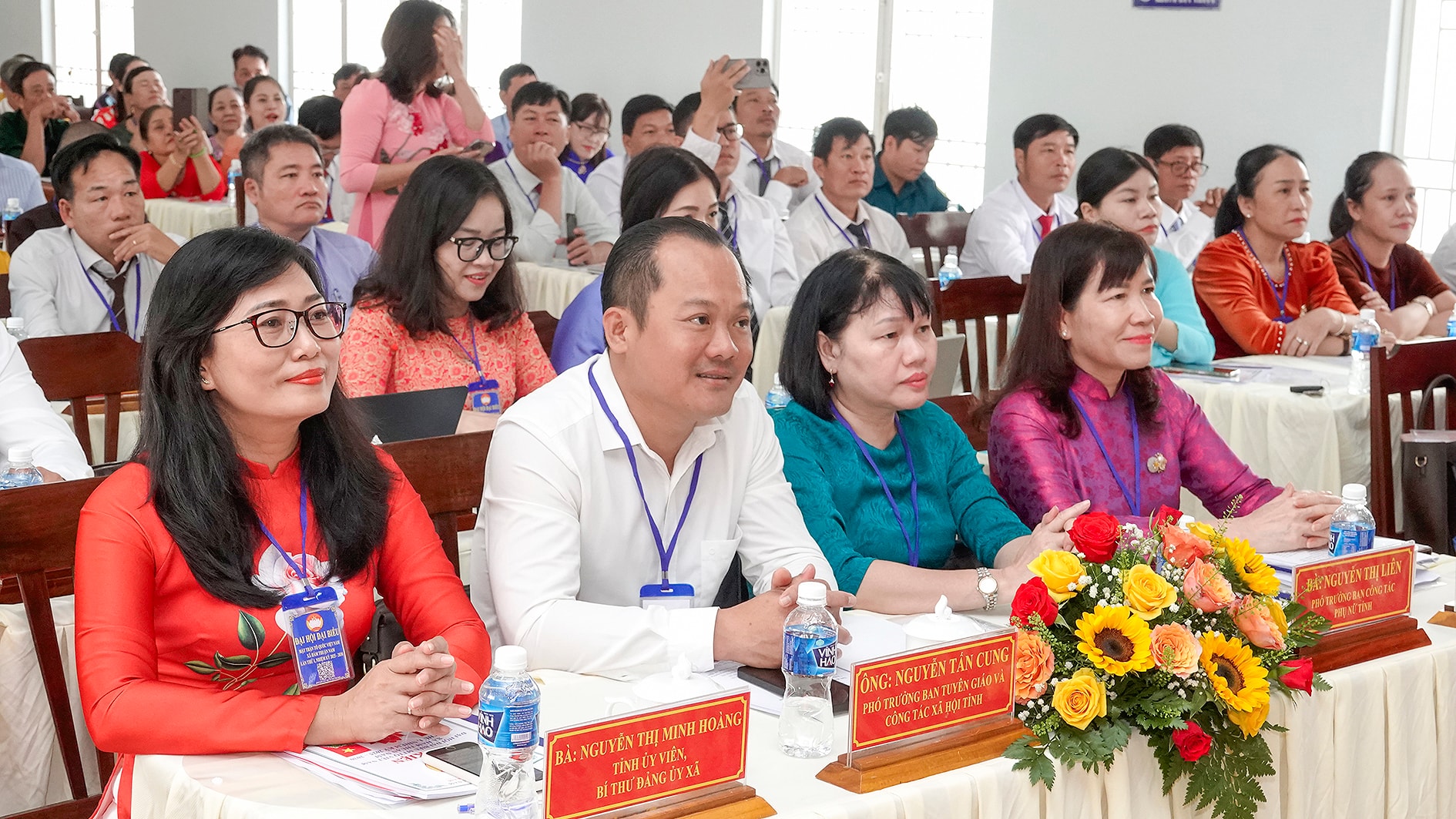Lãnh đạo tỉnh và xã dự đại hội