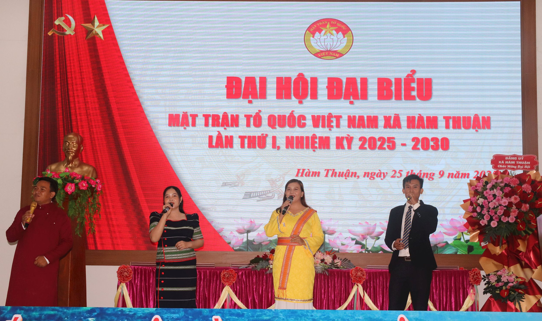 Văn nghệ chào mừng đại hội