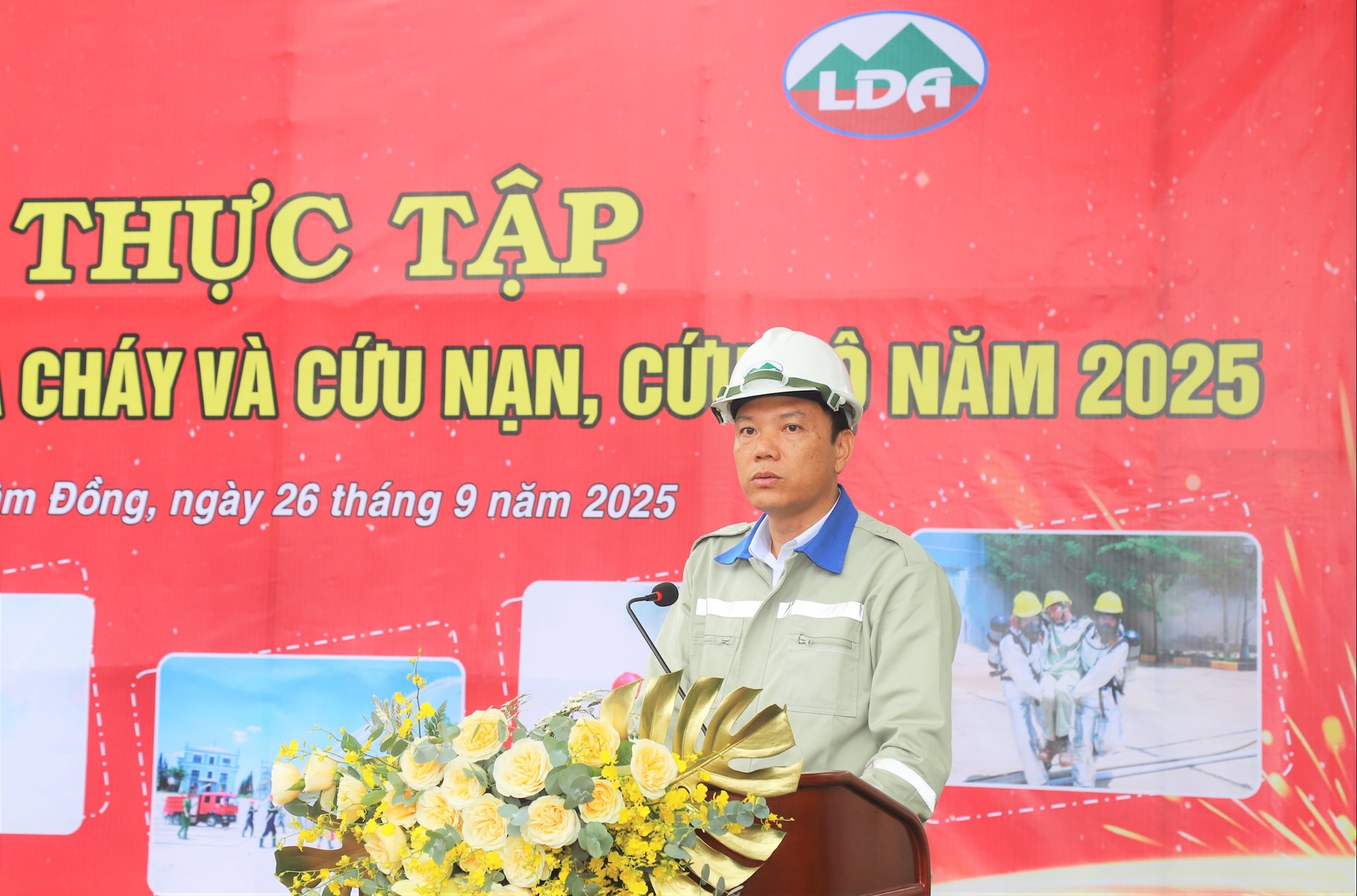 លោក Nguyen Duc Thai នាយករង​ក្រុមហ៊ុន​អាលុយមីញ៉ូម Lam Dong ថ្លែង​ក្នុង​ពិធី​ហាត់សម។