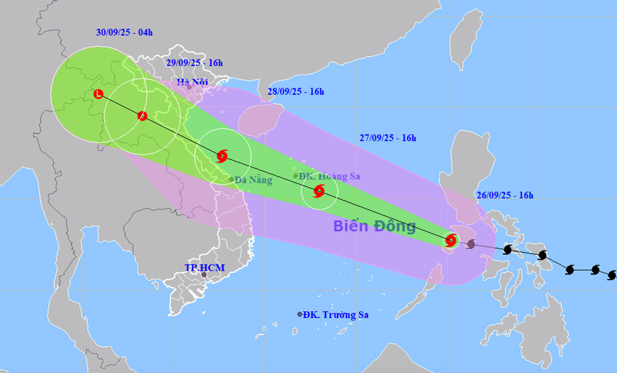 Bản đồ dự báo đường đi, khu vực ảnh hưởng của bão Bualoi đang di chuyển rất nhanh vào Biển Đông. (Nguồn: NCHMF)