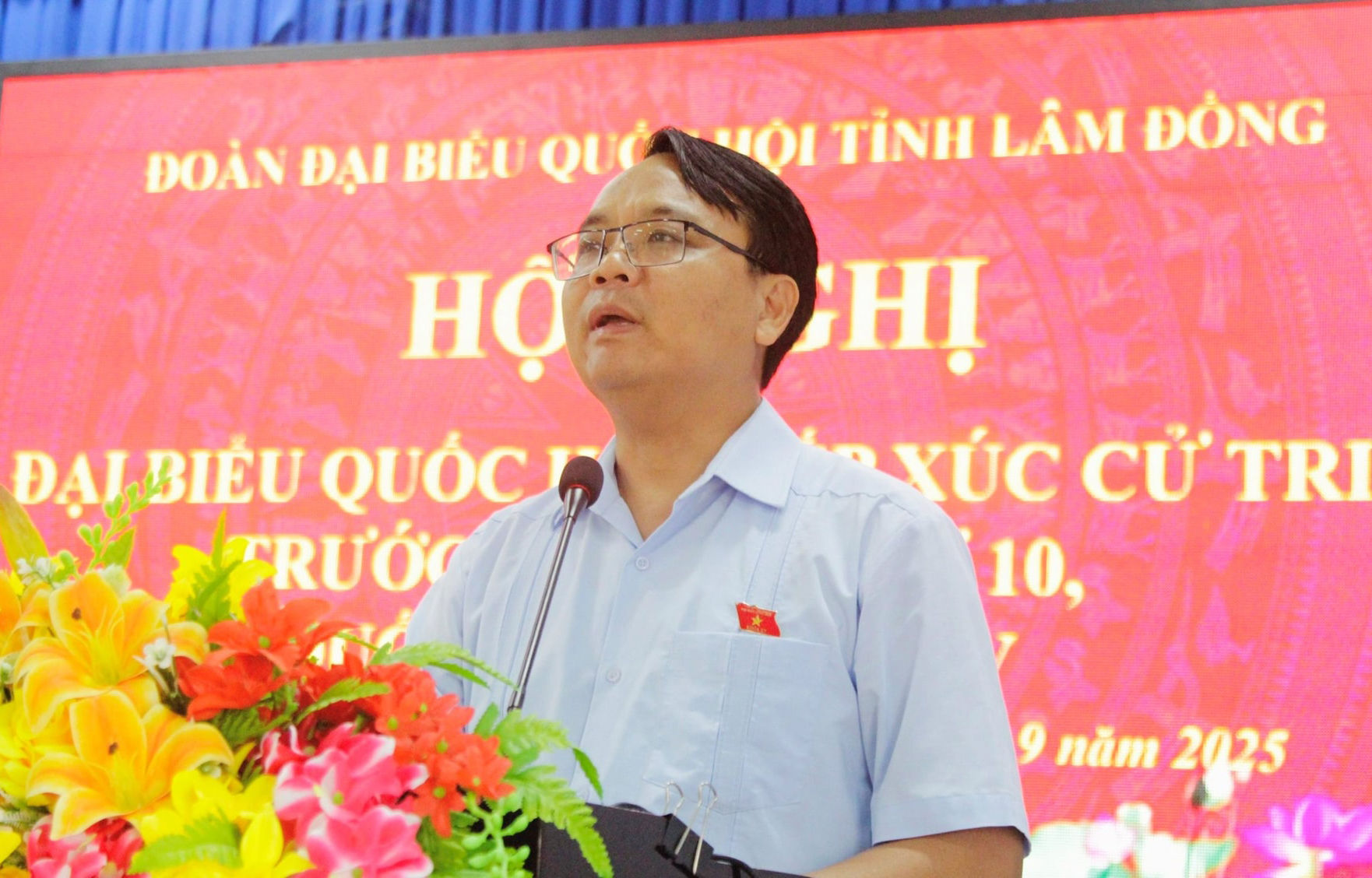 dong-chi-dang-hong-sy-pho-bi-thu-tinh-uy-uy-vien-uy-ban-cong-tac-dai-bieu-cua-quoc-hoi-tiep-thu-y-kien-cu-tri(1).jpg