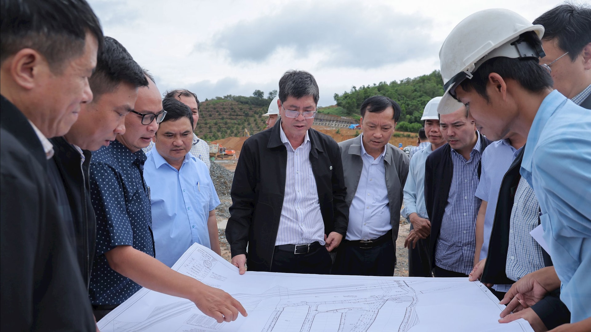 Phoc Chủ tịch UBND tỉnh Nguyễn Hoàn Hải và đoàn công tác tại khu tái định cư xã Đạ Huoai