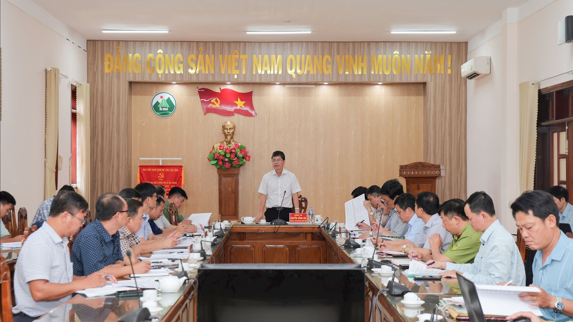Đoàn công tác làm việc sau buổi khảo sát thực tế