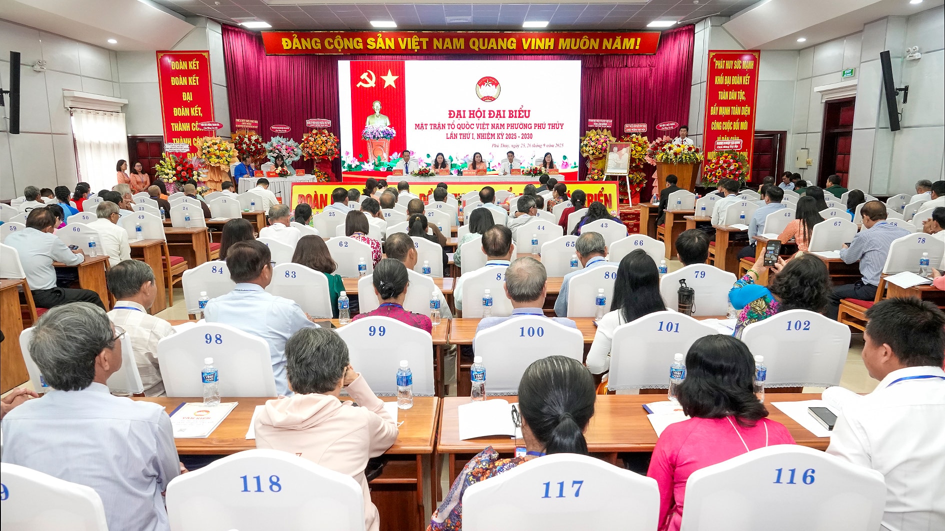 Quang cảnh đại hội