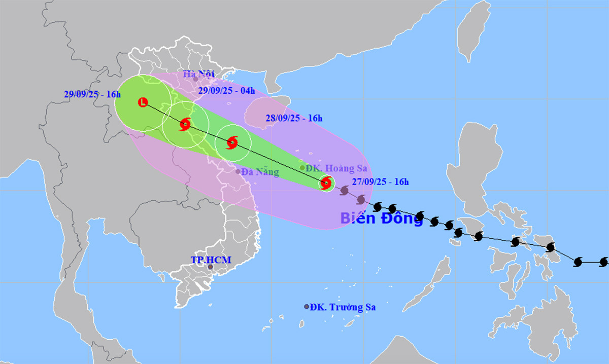 Bão số 10 Bualoi vẫn đang di chuyển rất nhanh. (Nguồn: NCHMF)