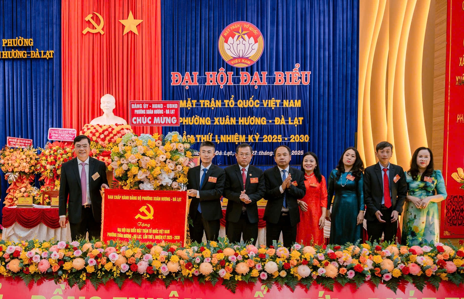 គណៈកម្មាធិការបក្សសង្កាត់ Xuan Huong -