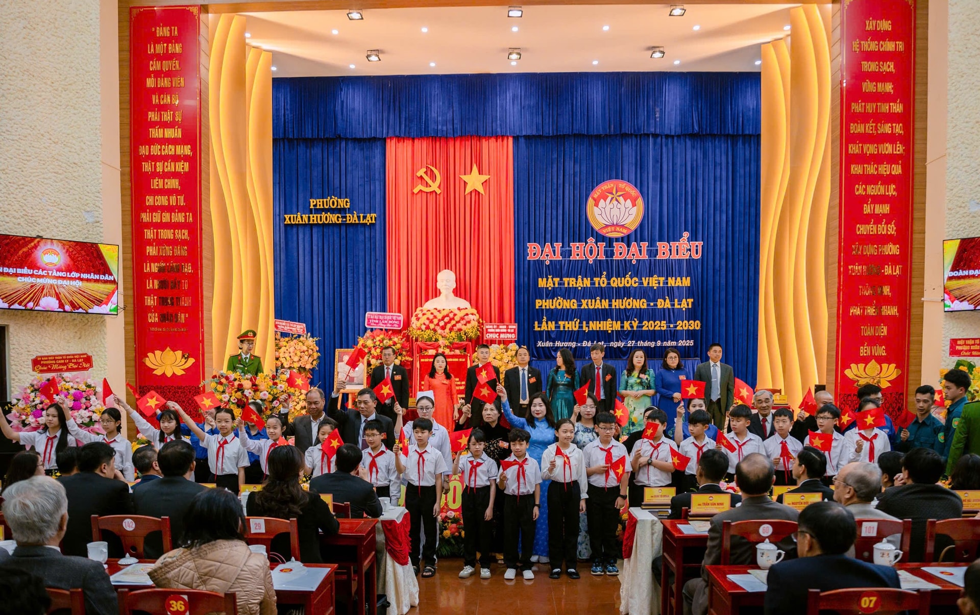 គណៈប្រតិភូអបអរសាទរសភា
