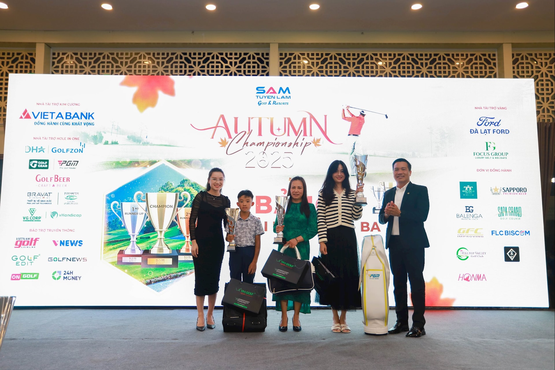 កីឡាករវាយកូនហ្គោលស្រីល្អបំផុតក្នុងពូល D ទទួលបានពានរង្វាន់