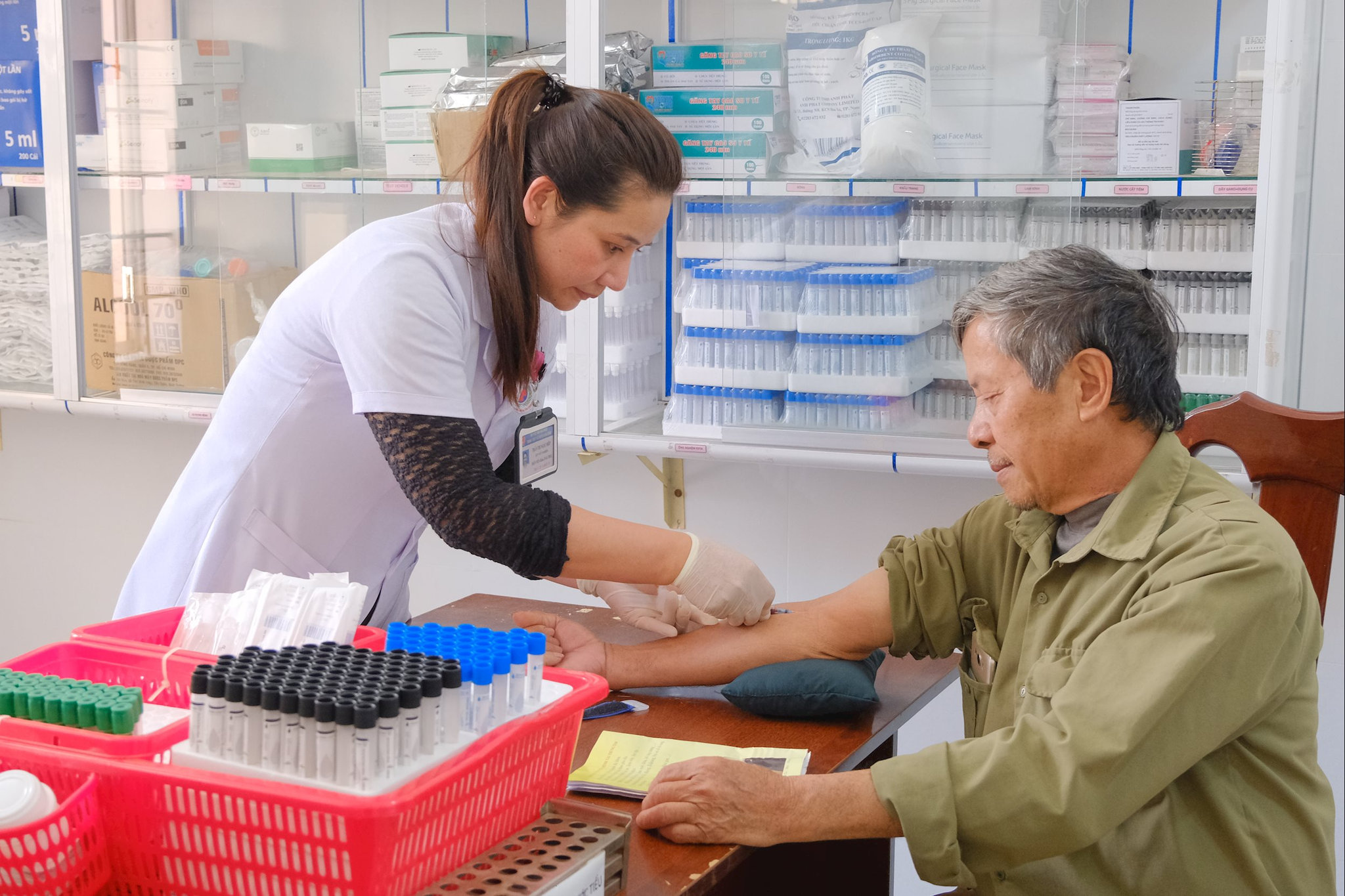 Đi liền với cải thiện môi trường khám chữa bệnh, TTYT khu vực Đắk Song tập trung nâng cao chất lượng dịch vụ y tế