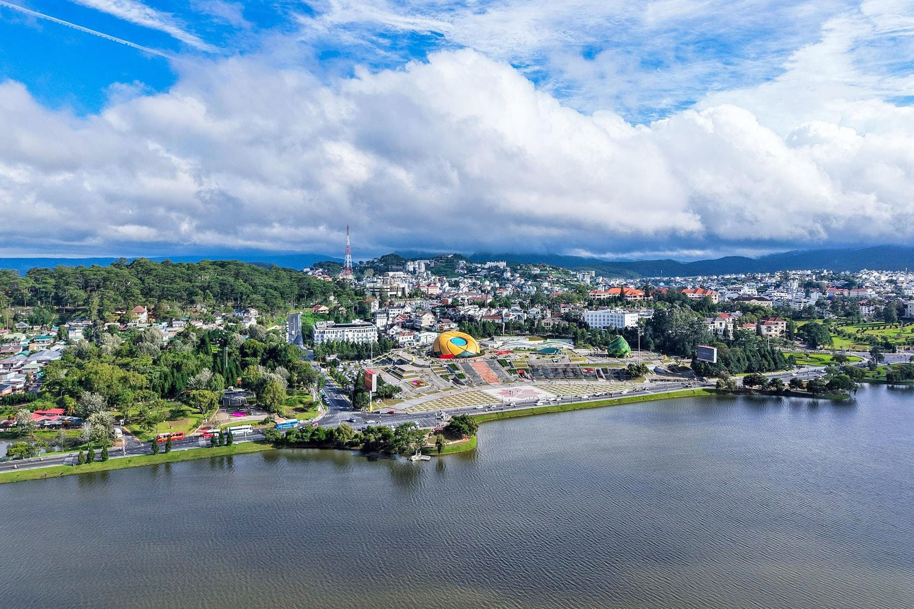 2a61b95a5c6770a9228112999d5403faho-xuan-huong-dalat.jpg