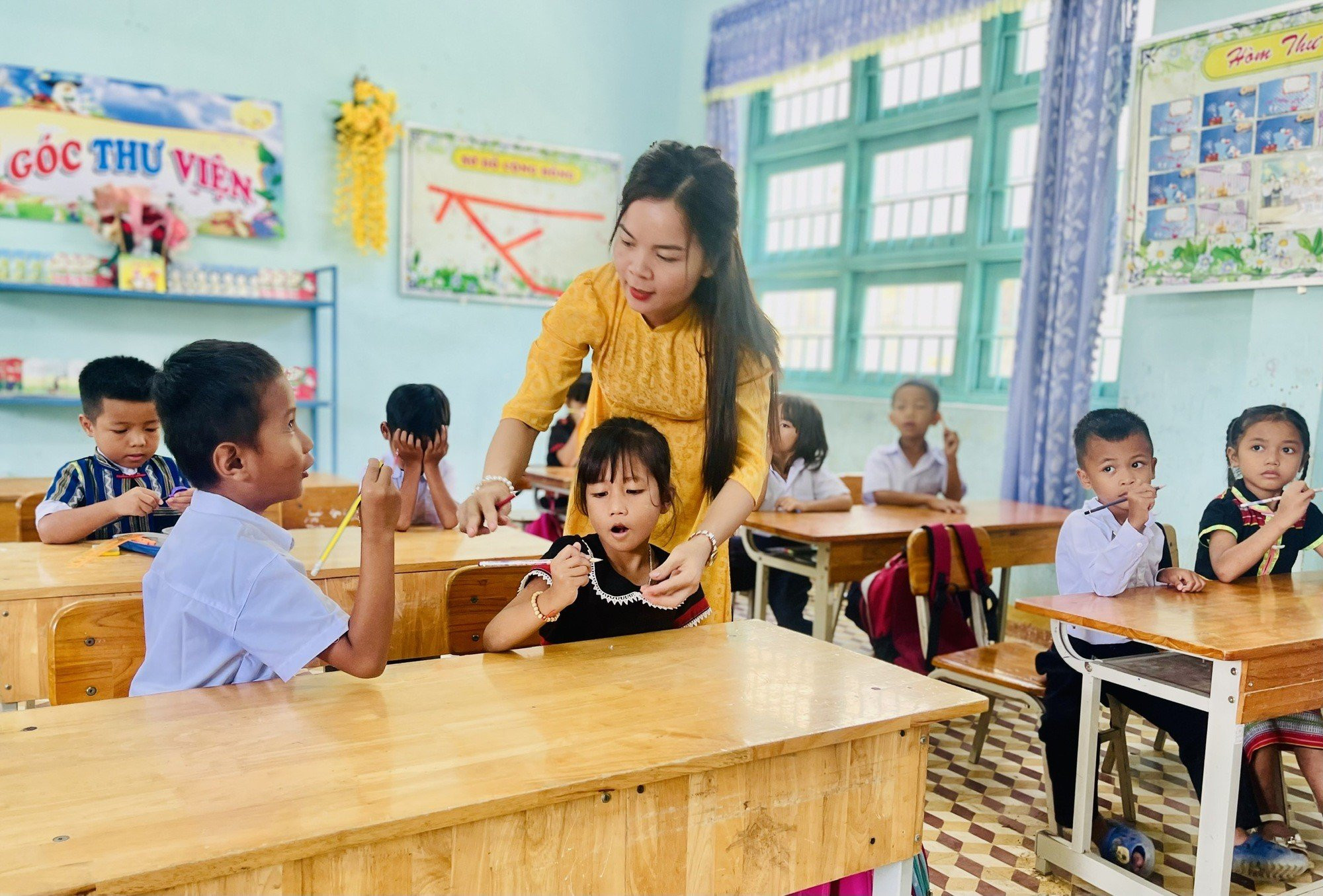 Xây dựng chính sách thu hút giáo viên dạy tại các xã biên giới
