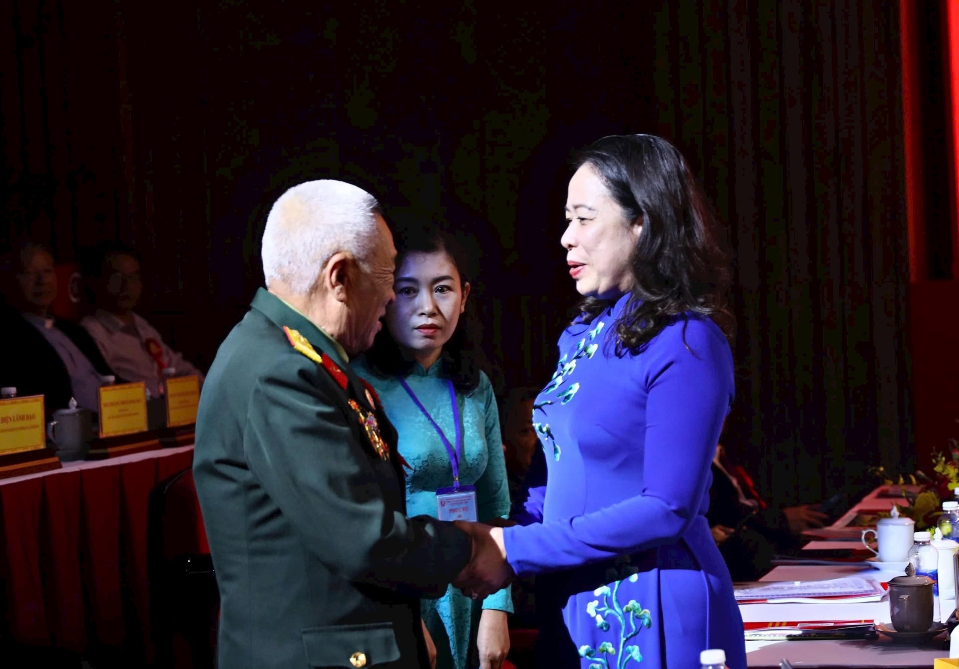Ủy viên Trung ương Đảng, Phó Chủ tịch nước Cộng hòa xã hội chủ nghĩa Việt Nam Võ Thị Ánh Xuân thăm hỏi, tặng quà Anh hùng Lực lượng Vũ trang Nhân dân Hoàng Văn Kiền