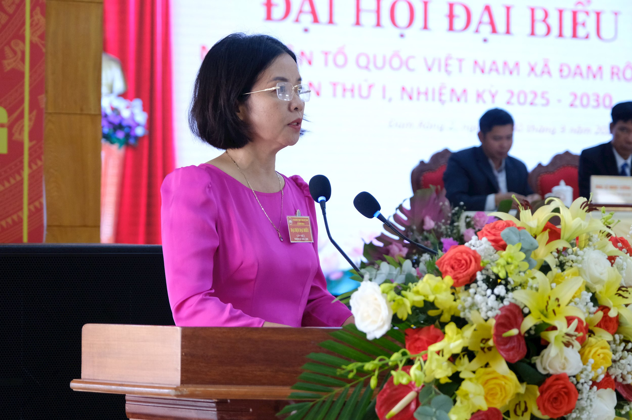 Đồng chí Phan Thị Cẩm – Phó Bí thư thường trực Đảng ủy xã Đam Rông 2 phát biểu chúc mừng Đại hội