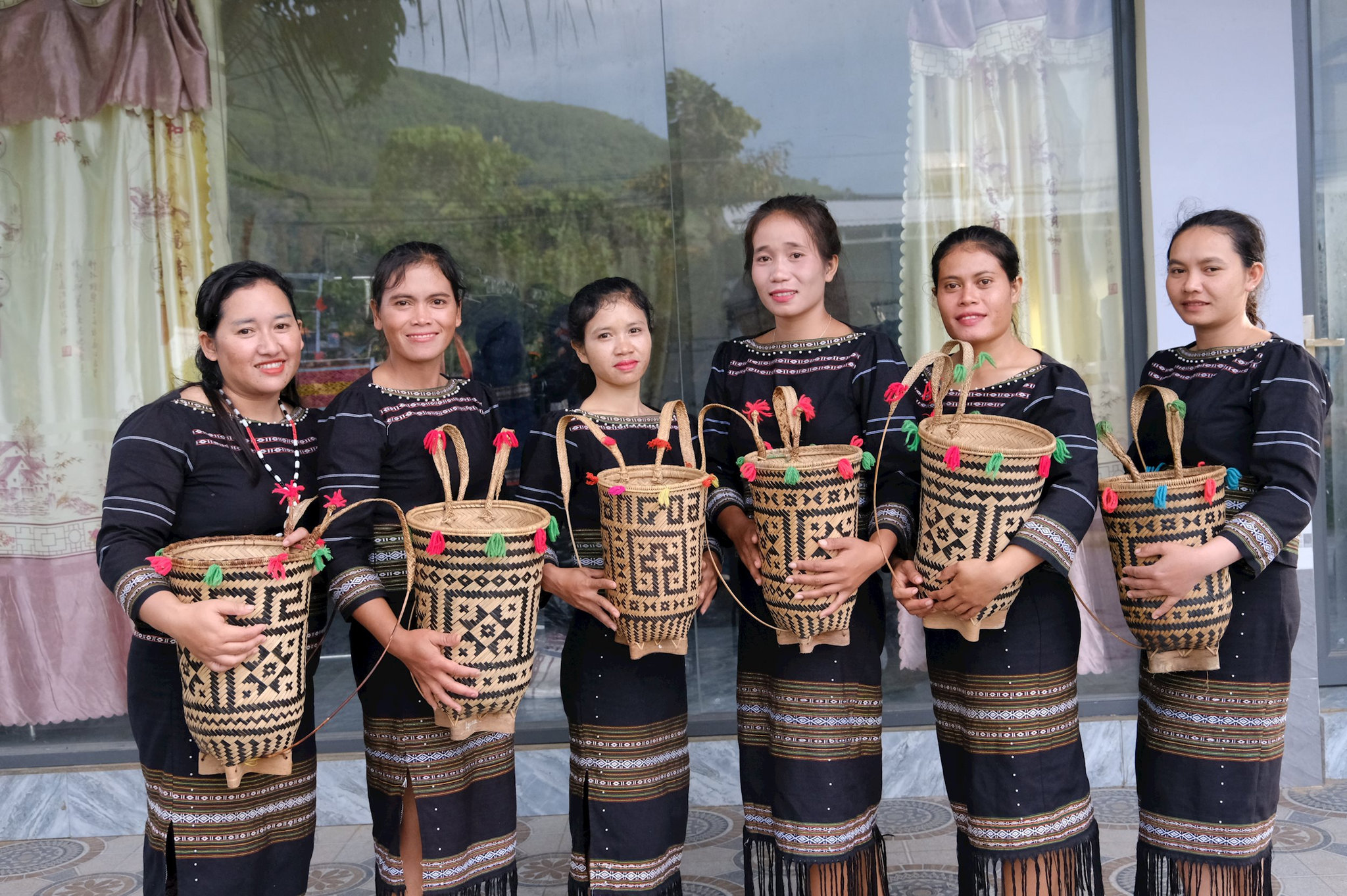 Gùi còn được sử dụng trong các bài múa truyền thống của người M'nông