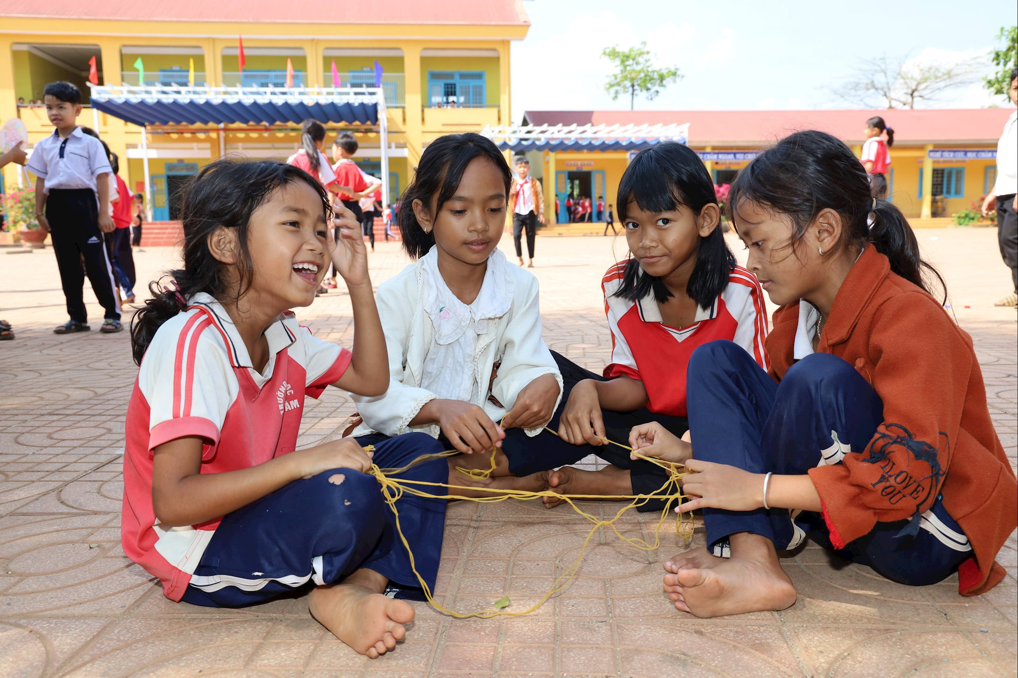 Đời sống đổi thay, phát triển nên con em đồng bào DTTS được quan tâm, học hành đầy đủ