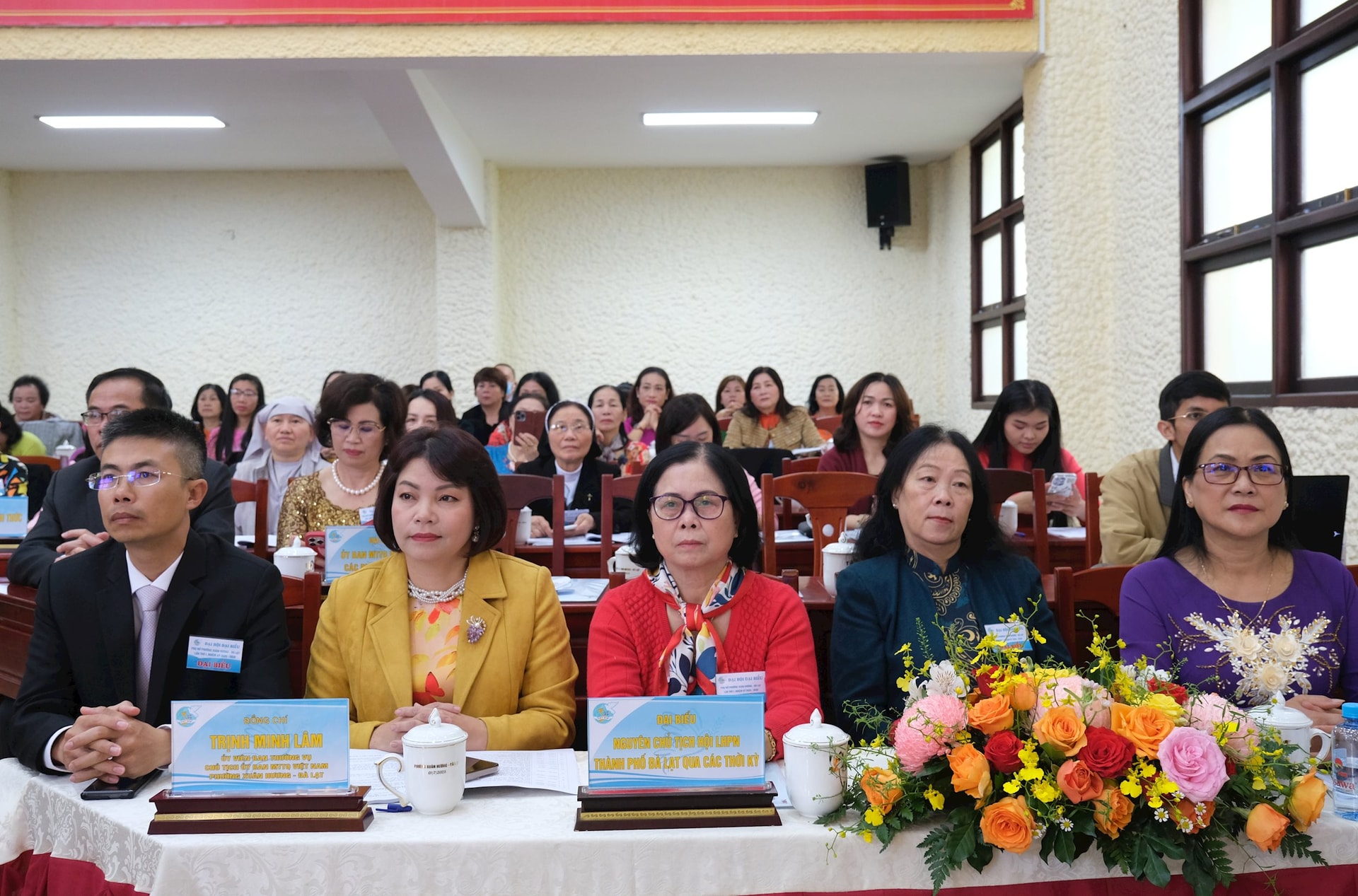 Líderes da União das Mulheres do Distrito durante os períodos compareceram ao Congresso