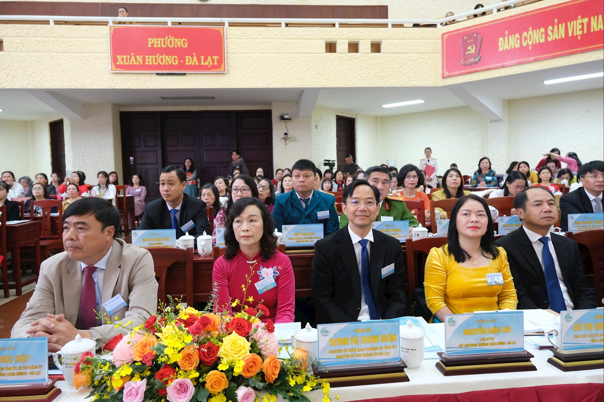 Líderes do distrito de Xuan Huong, Da Lat, participaram do Congresso