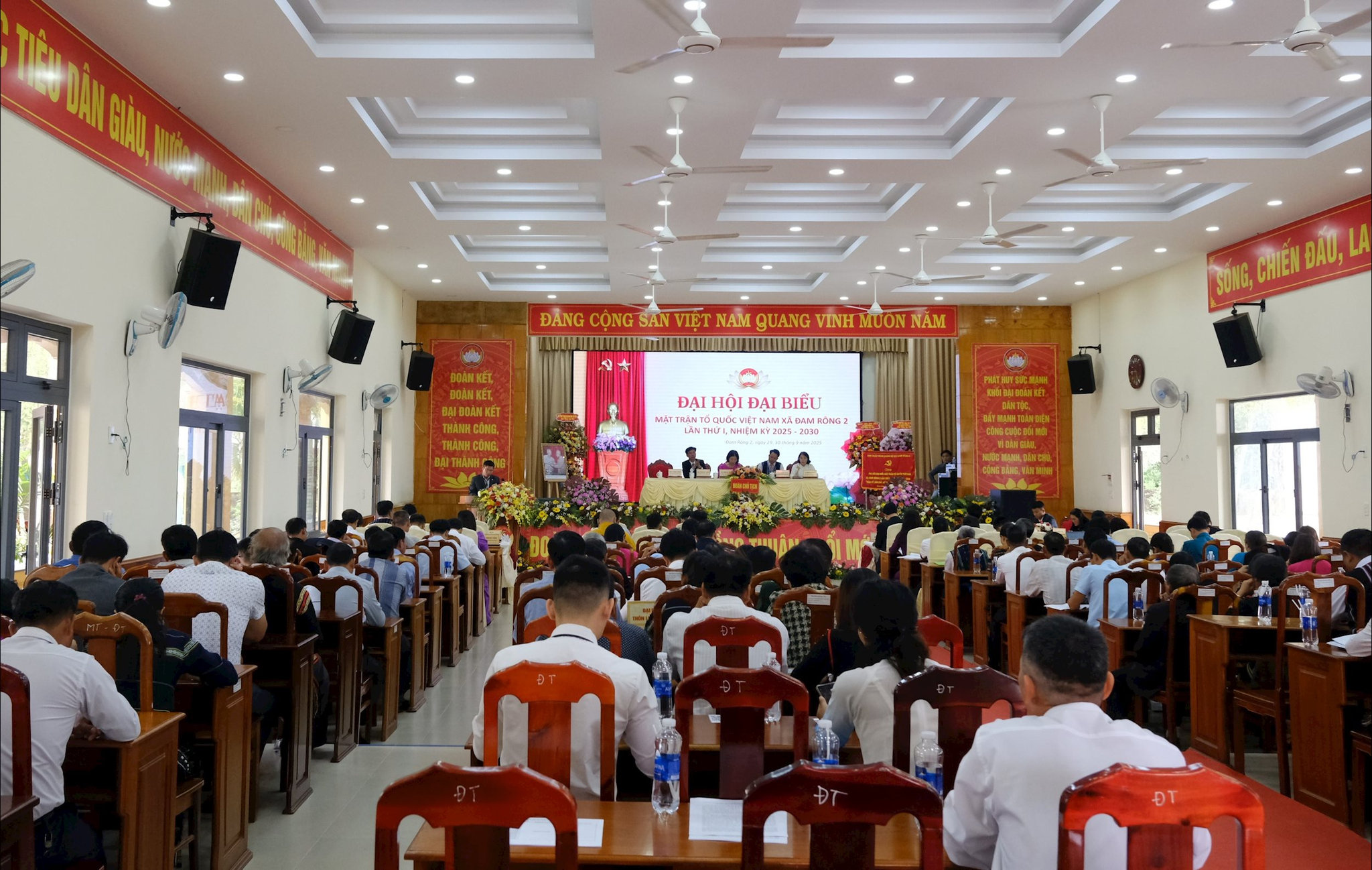 Toàn cảnh Đại hội