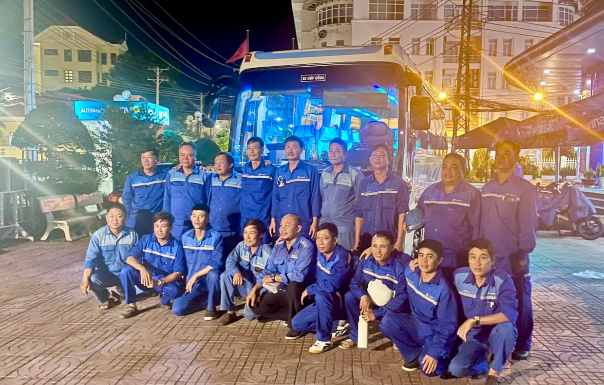 Đoàn công tác sẵn sàng lên đường thực hiện nhiệm vụ và chia sẻ khó khăn cùng đồng nghiệp ở địa bàn VNPT Hà Tĩnh