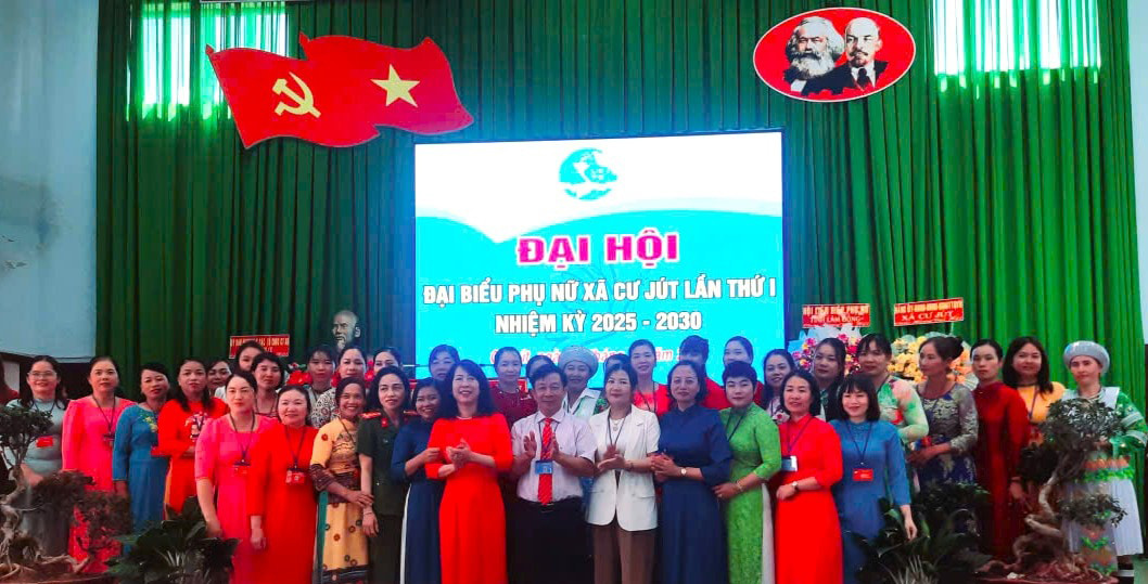 ban-chap-hanh-hoi-lhpn-xa-cu-jut-khoa-i-nhiem-ky-2025-2030-ra-mat-dai-hoi(1).jpg