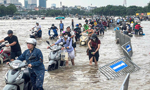 Vì sao Hà Nội cứ mưa là ngập 'không lối thoát'?