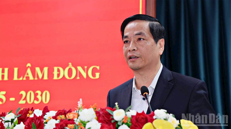 Trưởng Ban Tuyên giáo và Dân vận Tỉnh ủy Lâm Đồng Võ Thanh Bình phát biểu tại họp báo. ndo_br_3.jpg