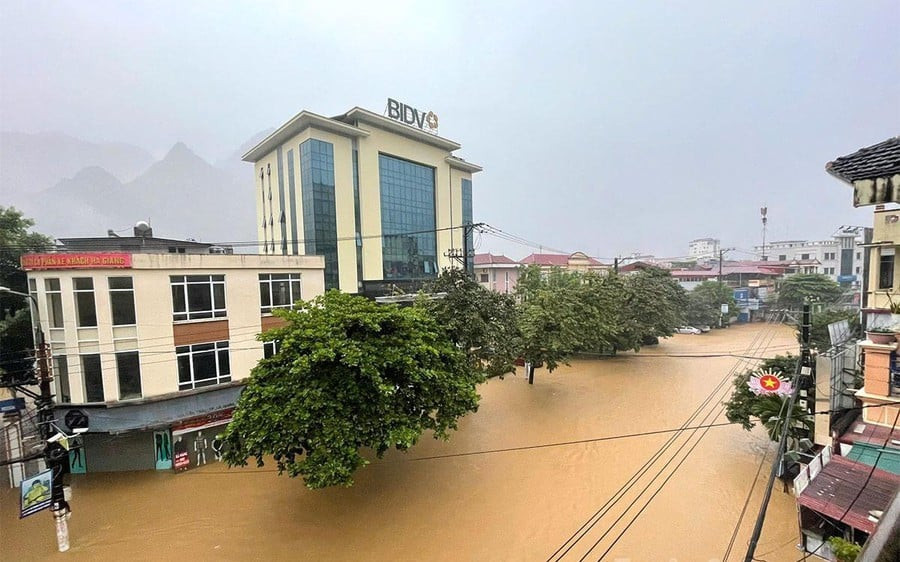 Tập trung khắc phục nhanh hậu quả bão số 10 và mưa lũ
