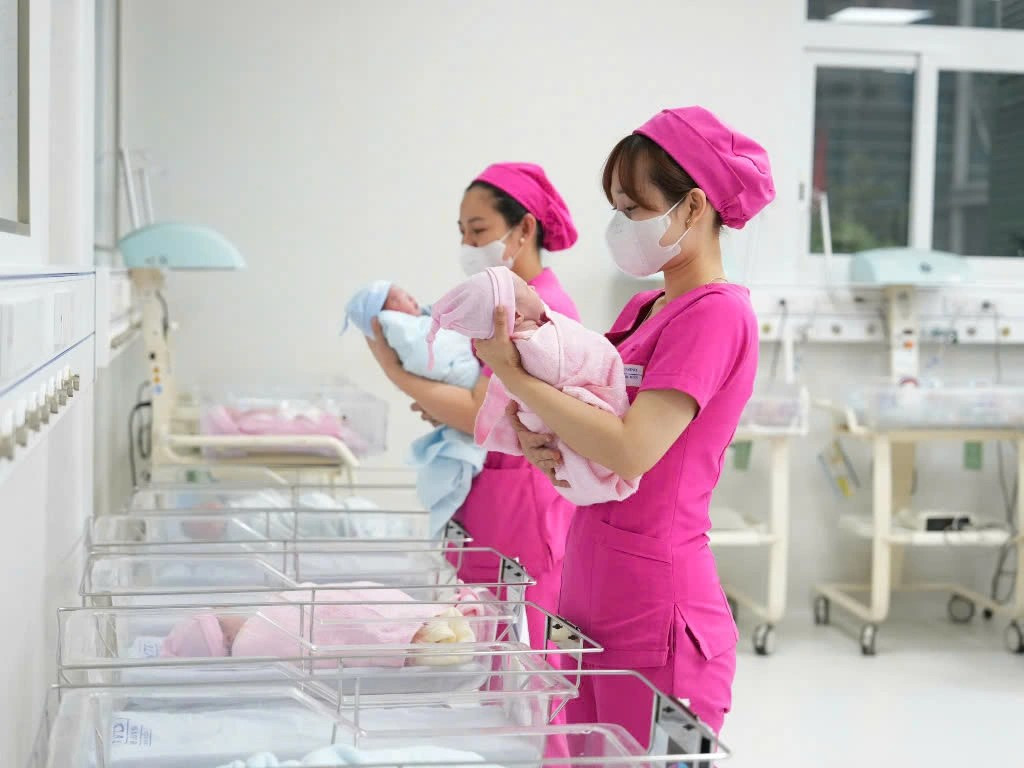 Mức tiền thưởng phụ nữ sinh đủ 2 con trước tuổi 35 ở Đồng Nai: Chi tiết hồ sơ thủ tục