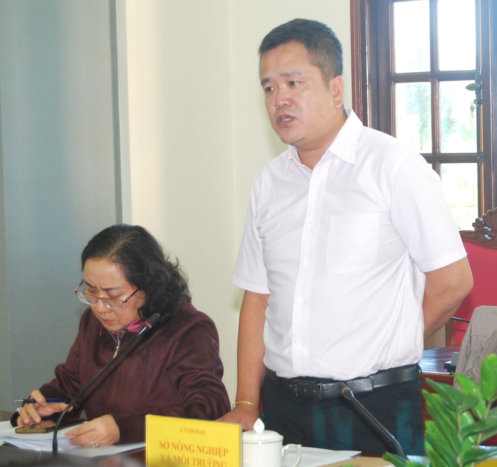Leaders of the Department of Agriculture and Environment spoke at the meeting
