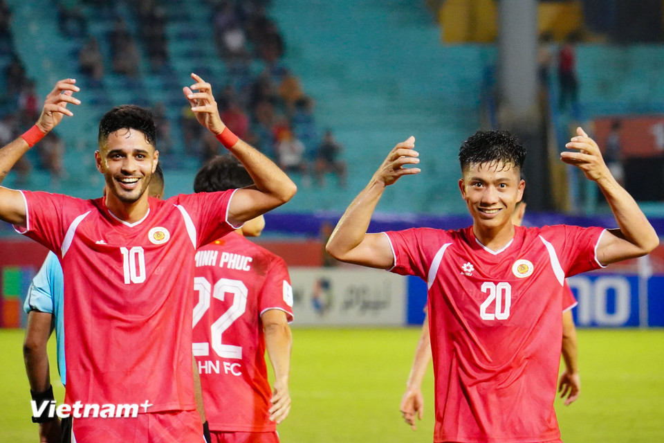Niềm vui chiến thắng lần đầu tiên tại đấu trường AFC Champions League mùa này của các cầu thủ Công an Hà Nội. (Ảnh: Việt Anh/Vietnam+)