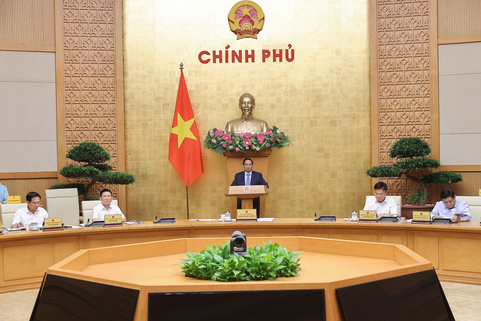 Thủ tướng yêu cầu mở ngay tài khoản trả lương; đến 10/10 phải hoàn thành dứt điểm chi trả chế độ- Ảnh 3.