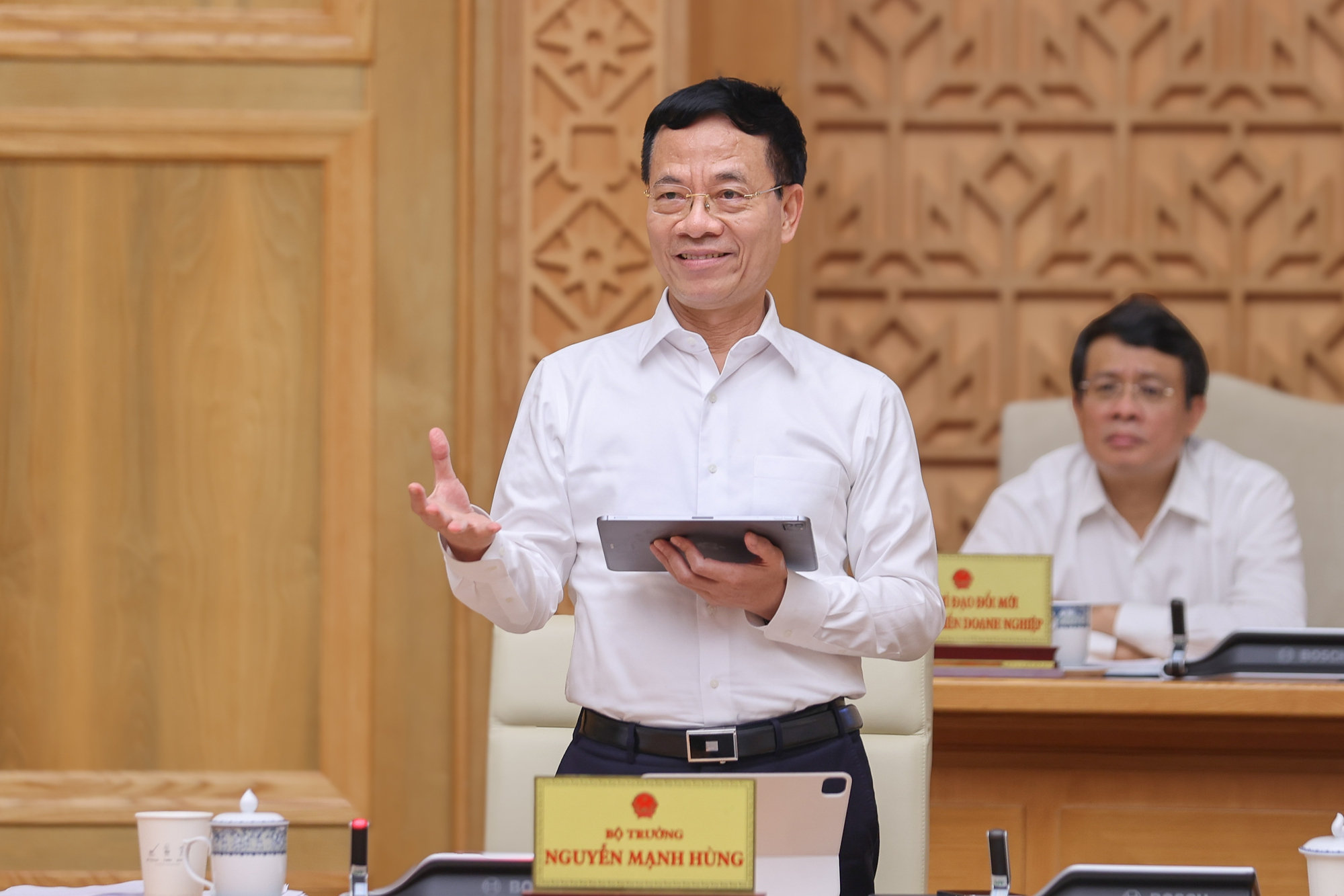 Thủ tướng yêu cầu mở ngay tài khoản trả lương; đến 10/10 phải hoàn thành dứt điểm chi trả chế độ- Ảnh 6.