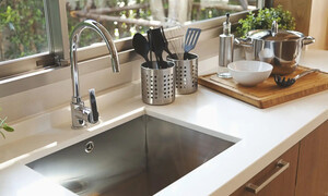 Lỗ tròn cạnh bồn rửa bát có tác dụng gì?