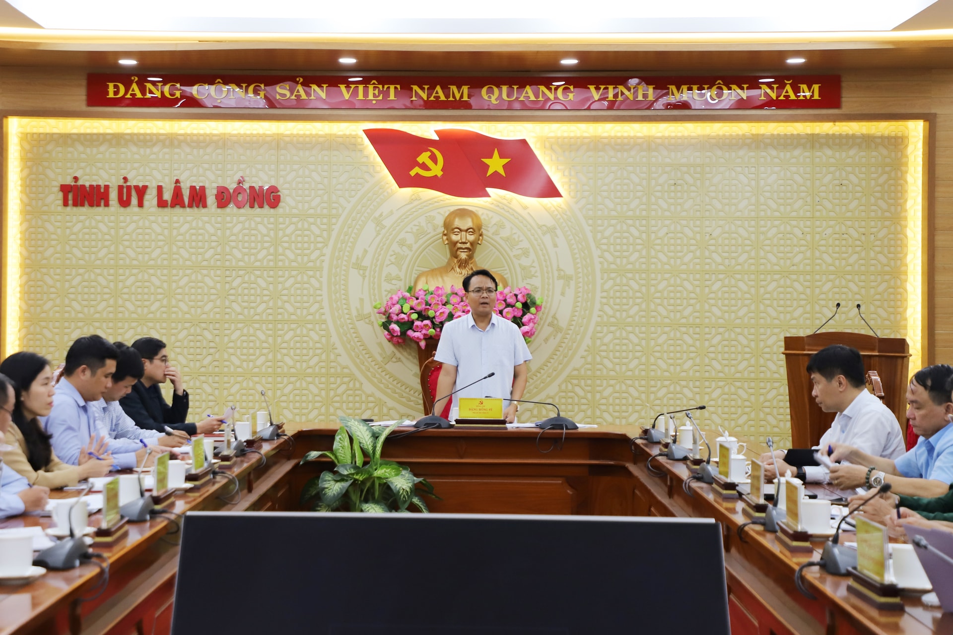 សមមិត្ត Dang Hong Sy អនុលេខាគណៈកម្មាធិការបក្សខេត្ត បានអញ្ជើញជាអធិបតីក្នុងកិច្ចប្រជុំនៃអនុគណៈកម្មាធិការរៀបចំបម្រើមហាសន្និបាតបក្សខេត្ត Lam Dong លើកទី១។