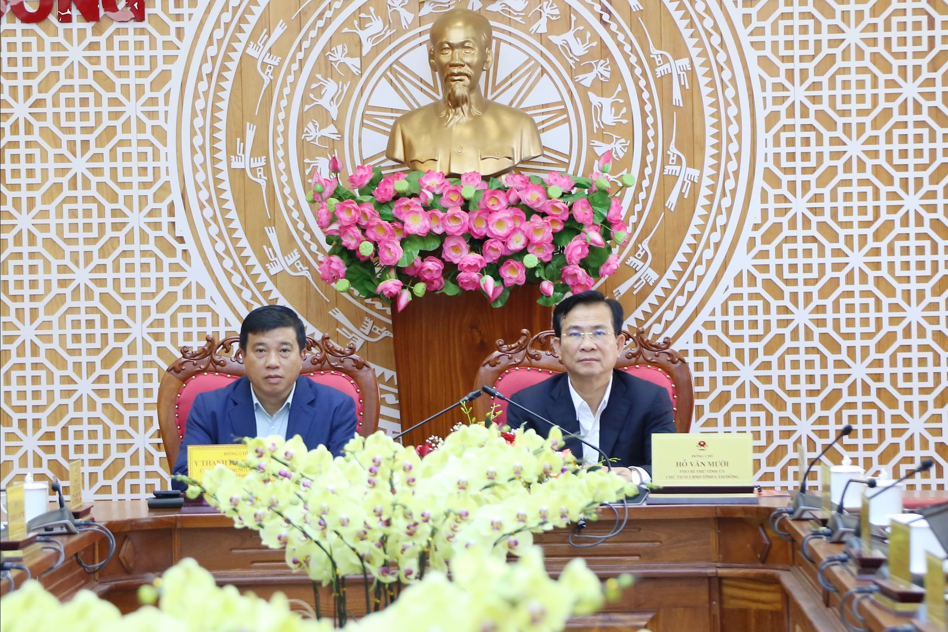 chủ trì