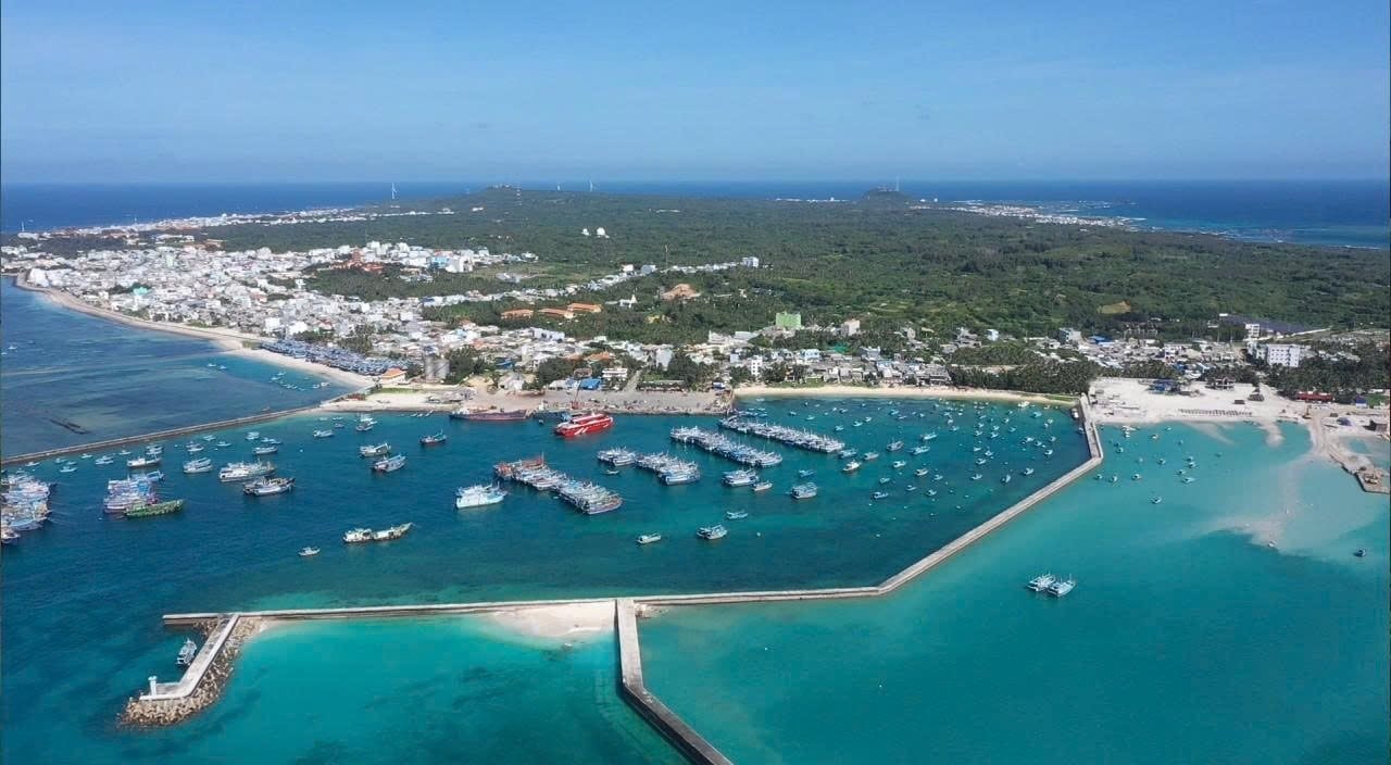 Đặc khu Phú Quý nhìn từ trên cao