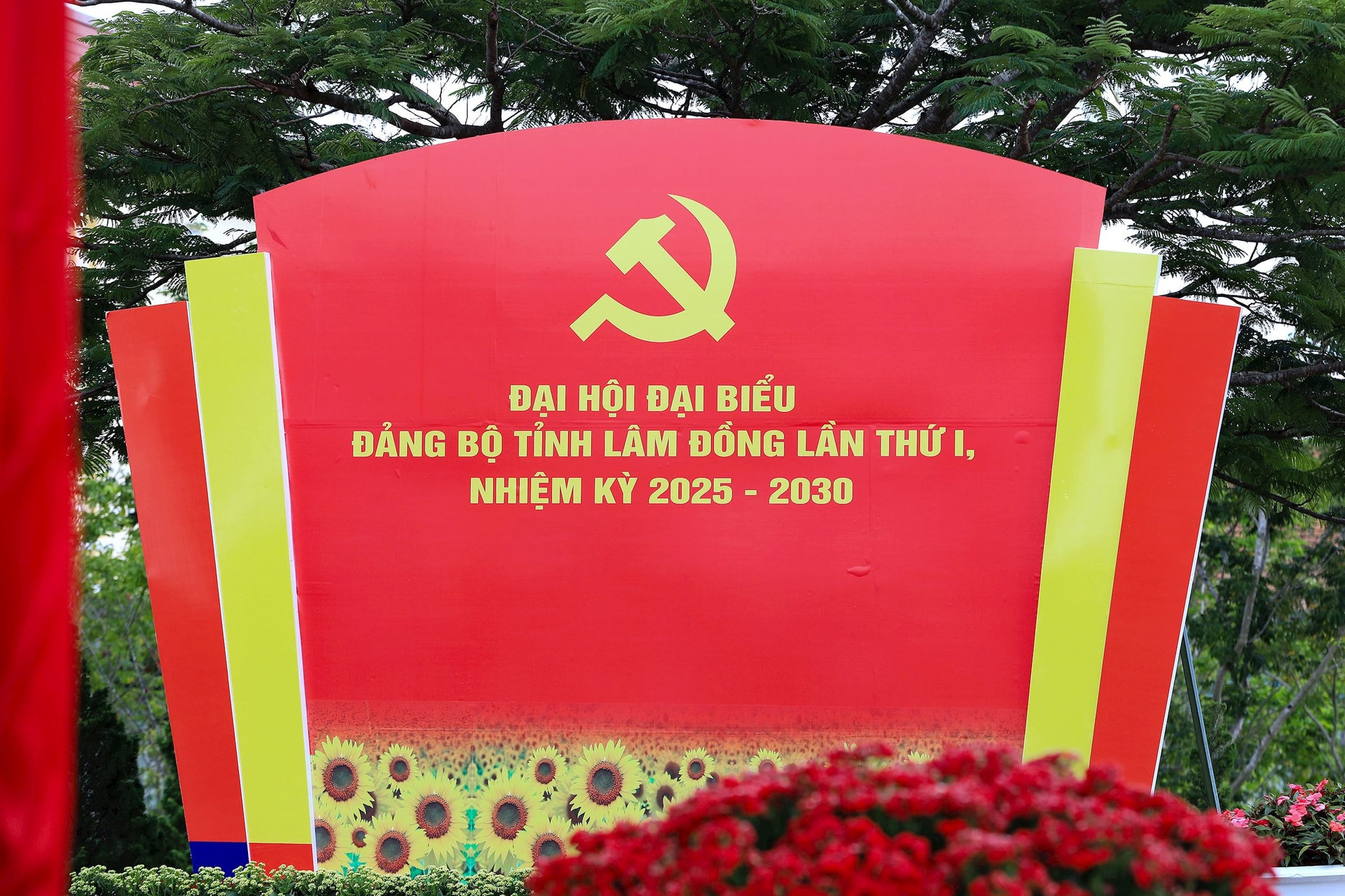 Rực rỡ cờ hoa chào mừng Đại hội Dangnhap Dubai88 Link vào Dubai88 nhà cái