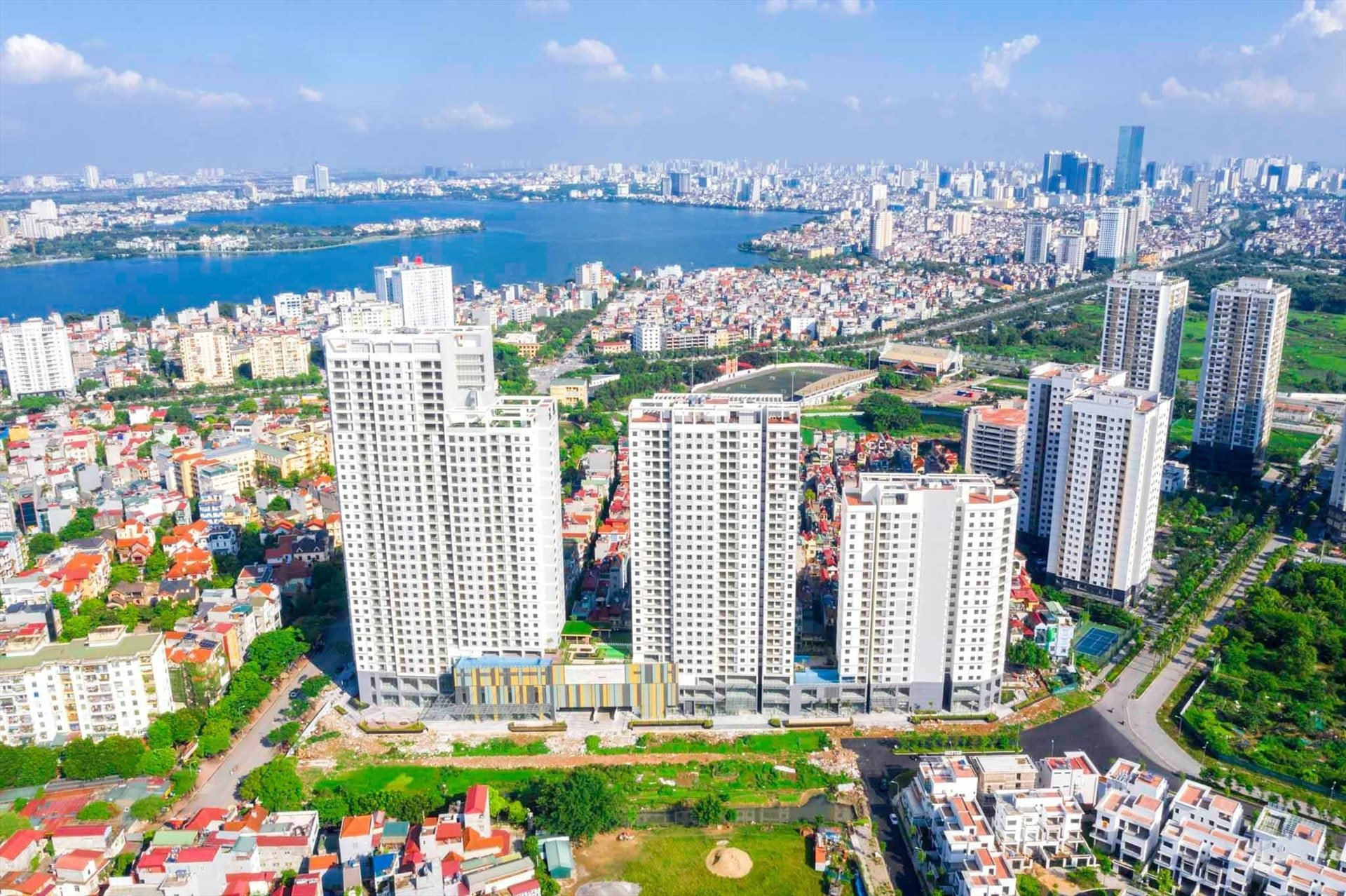 Thủ tướng chỉ đạo quyết liệt các giải pháp tăng nguồn cung, giảm giá nhà ở, bất động sản- Ảnh 1.
