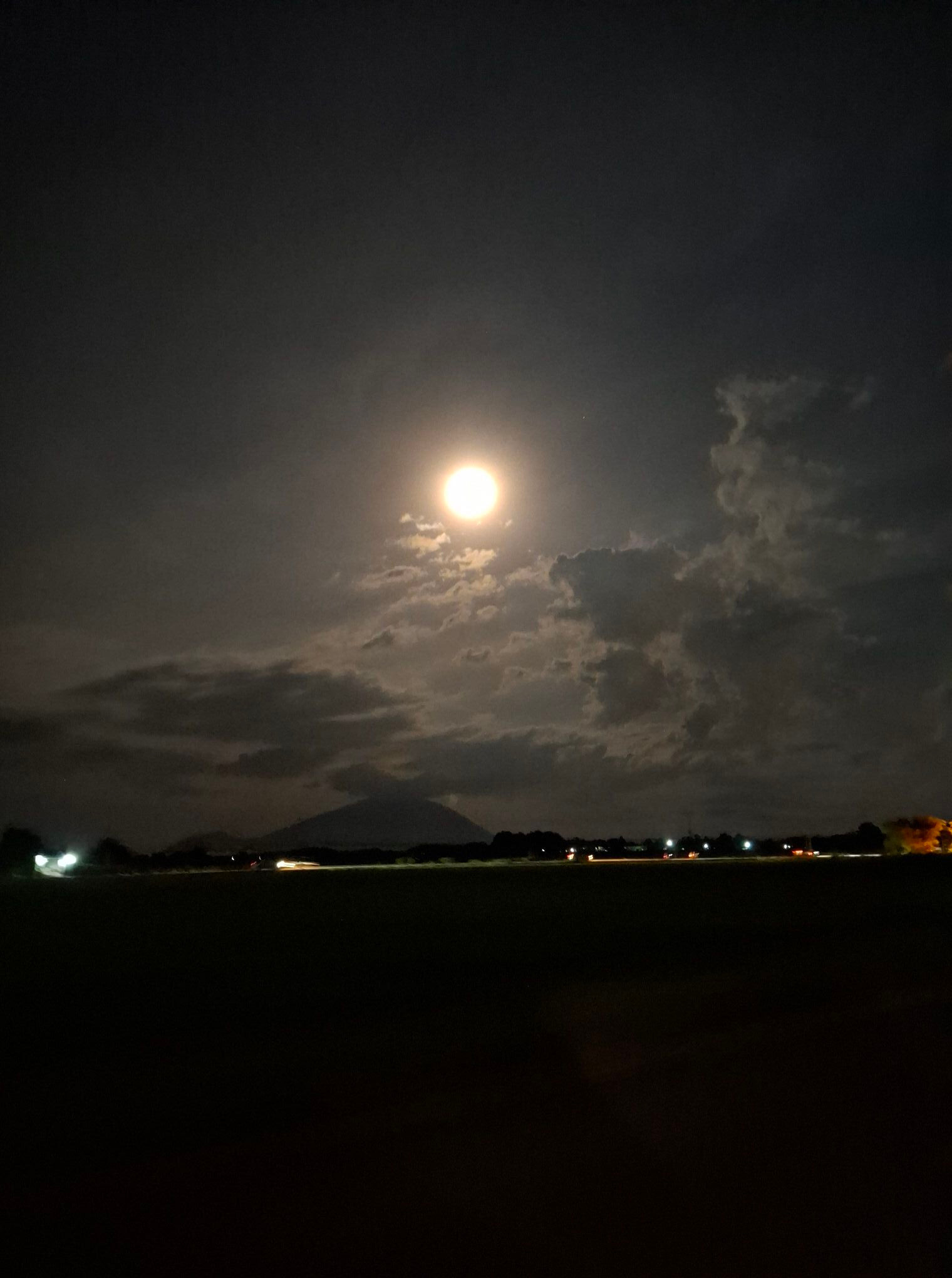 Siêu trăng tại Tây Ninh. (Ảnh: My Hoàng)