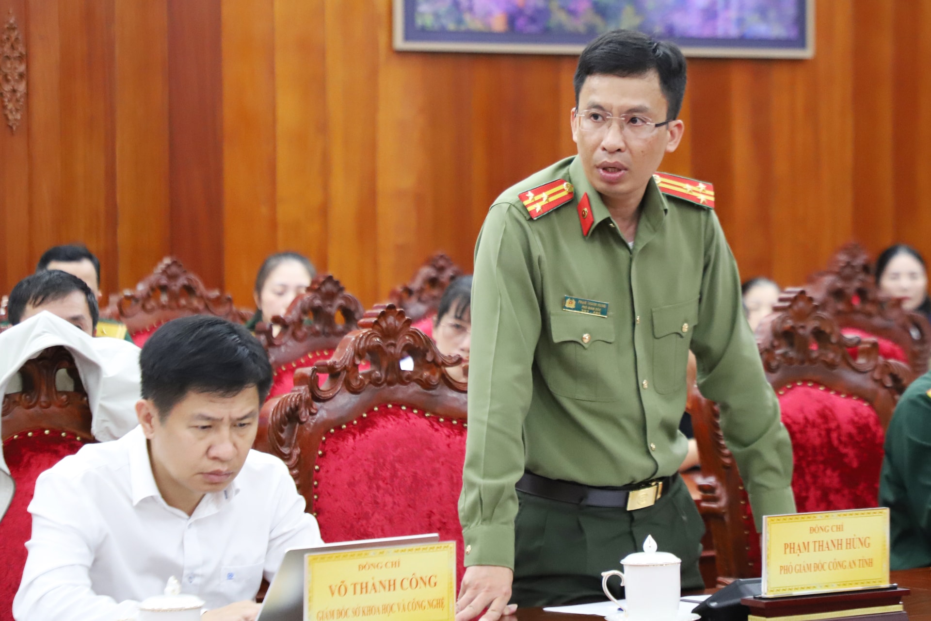 Les dirigeants de la police provinciale de Lam Dong informent sur les solutions pour assurer la sécurité et l'ordre au Congrès