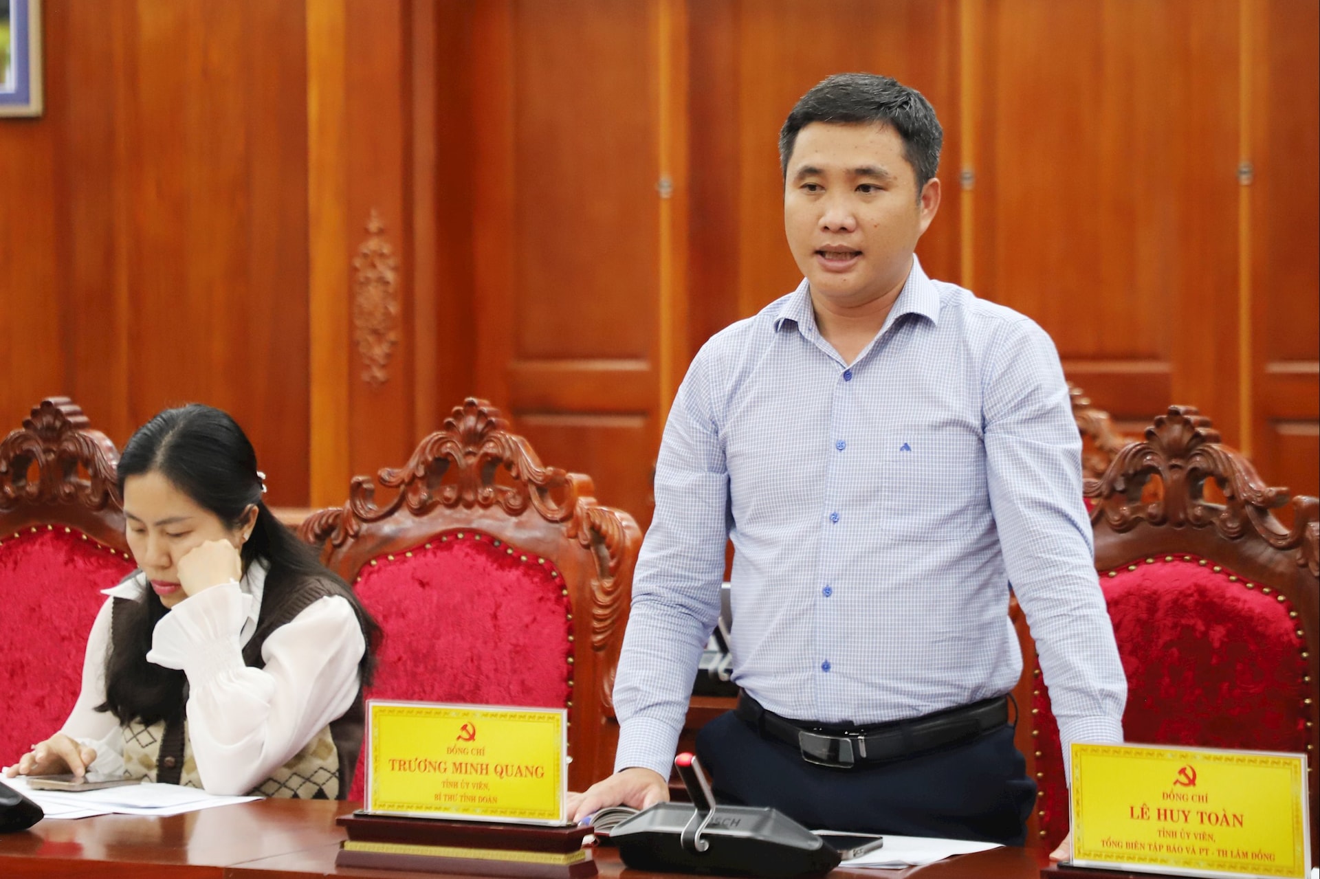 Le secrétaire de l'Union provinciale de la jeunesse, Truong Minh Quang, a présenté un rapport préliminaire sur le travail de soutien au transport des délégués.