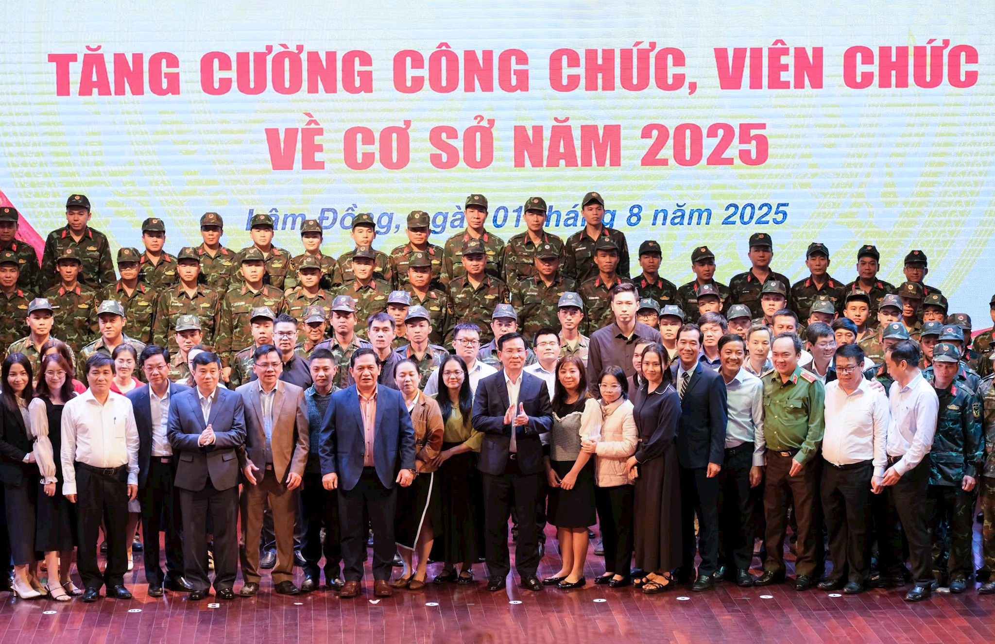 Lâm Đồng là tỉnh đầu tiên tỏng cả nước sau sáp nhập tổ chức chương trình Tôi làm cán bộ xã, với 730 cán bộ cấp tỉnh được biệt phái về hỗ trợ các xã, phường