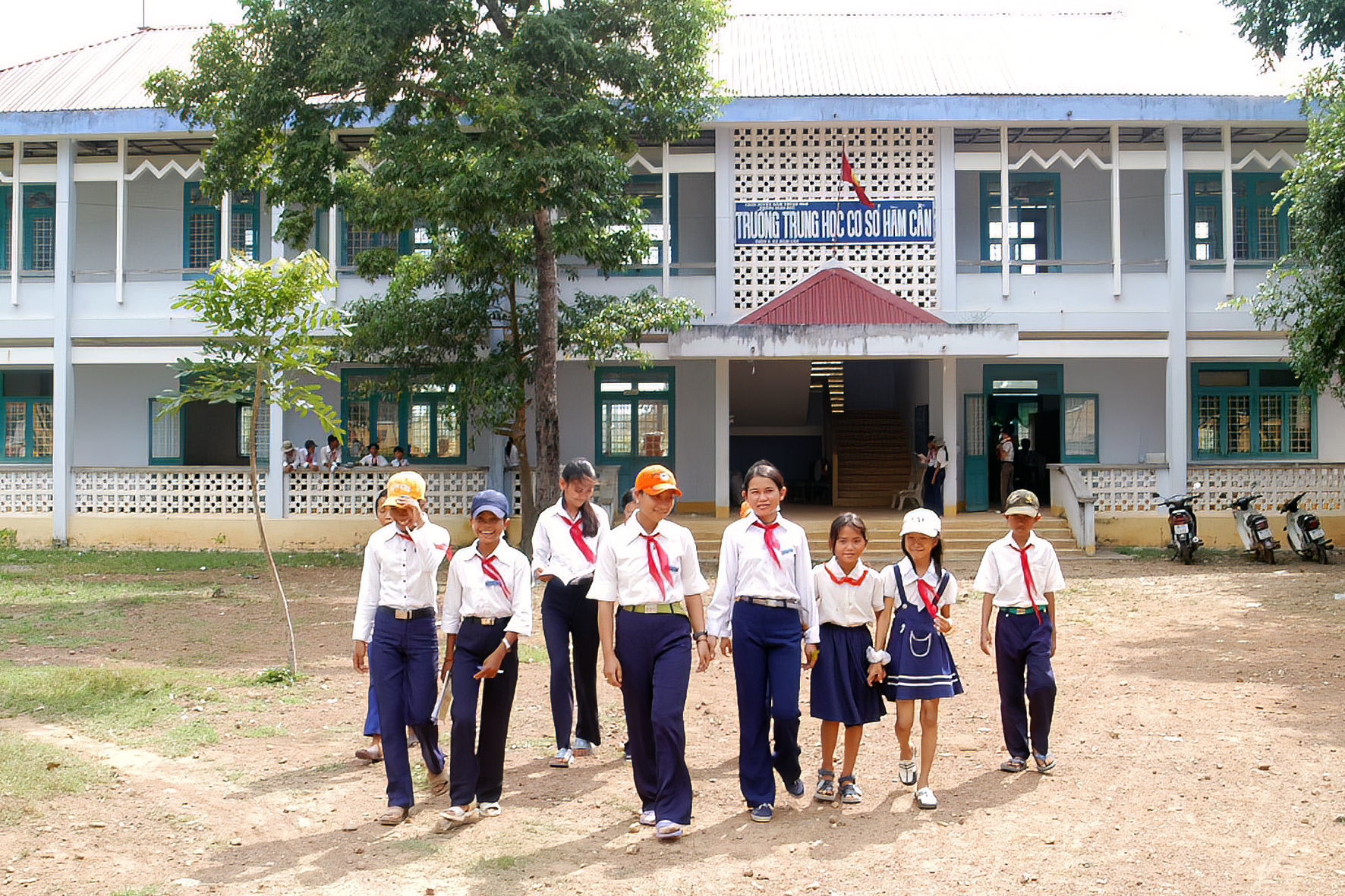 Trường THCS Hàm Cần (ảnh N. Lân) (1)