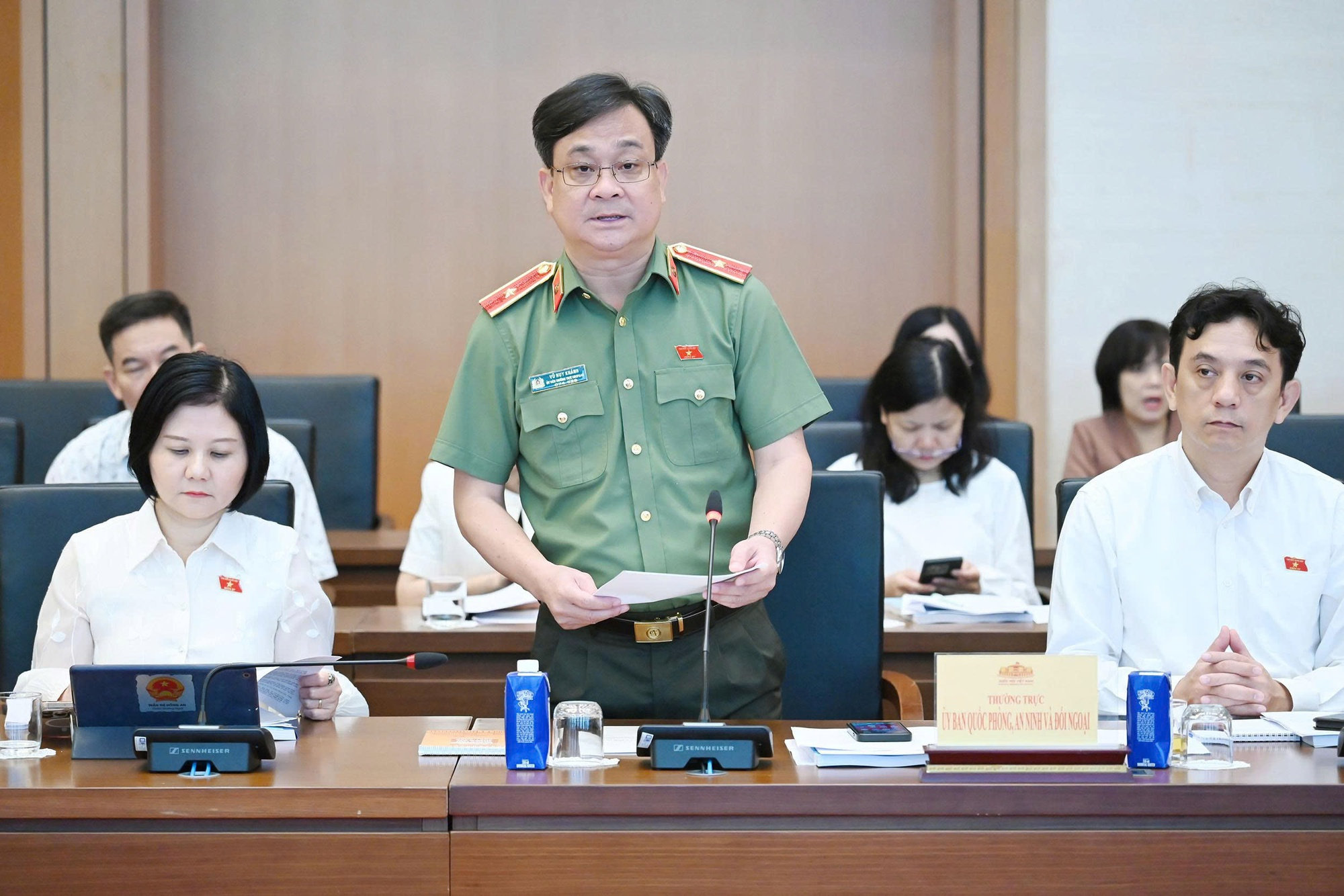 Thẩm tra dự án Luật sửa đổi, bổ sung một số điều của 10 luật có liên quan đến an ninh, trật tự- Ảnh 3.