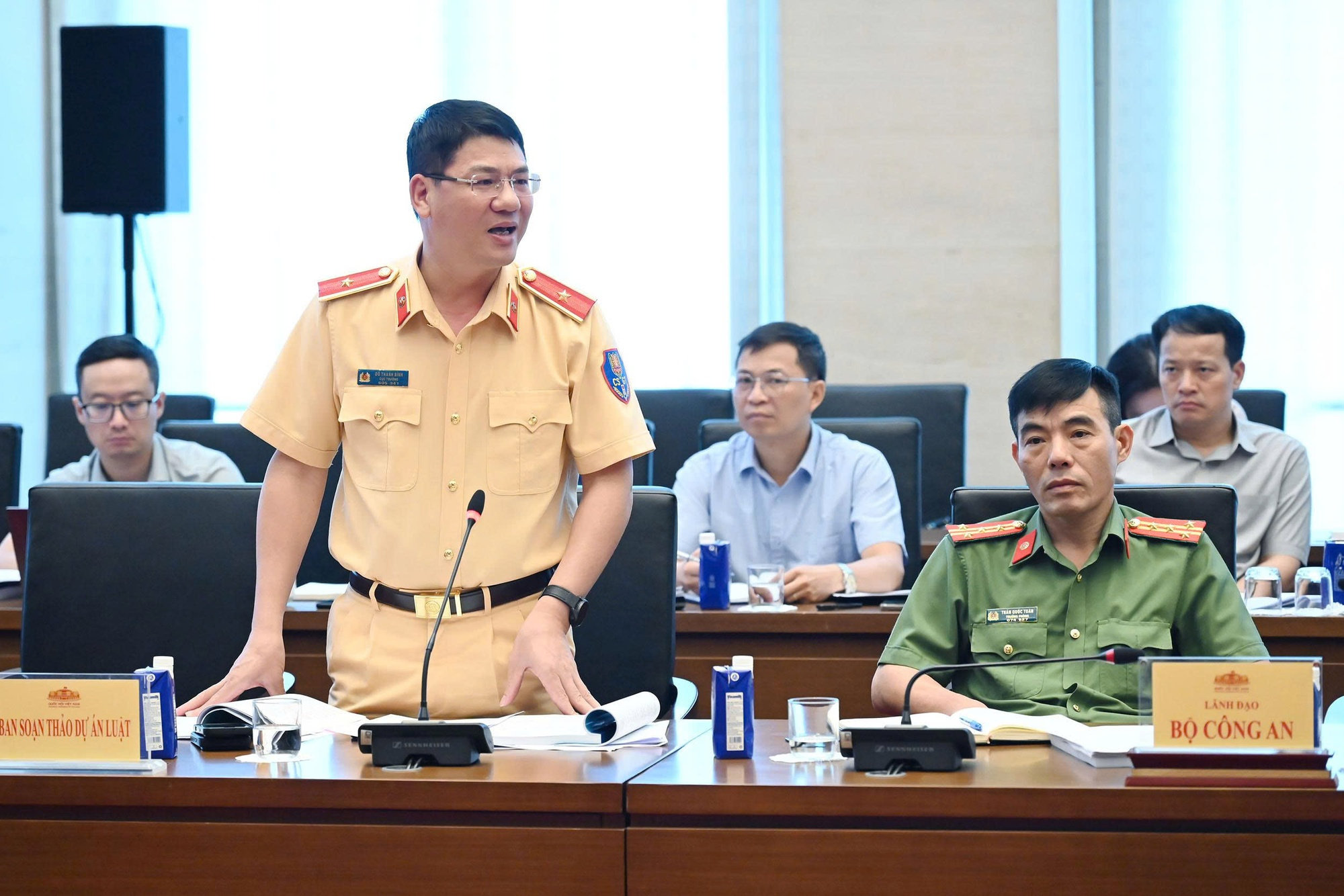 Thẩm tra dự án Luật sửa đổi, bổ sung một số điều của 10 luật có liên quan đến an ninh, trật tự- Ảnh 7.
