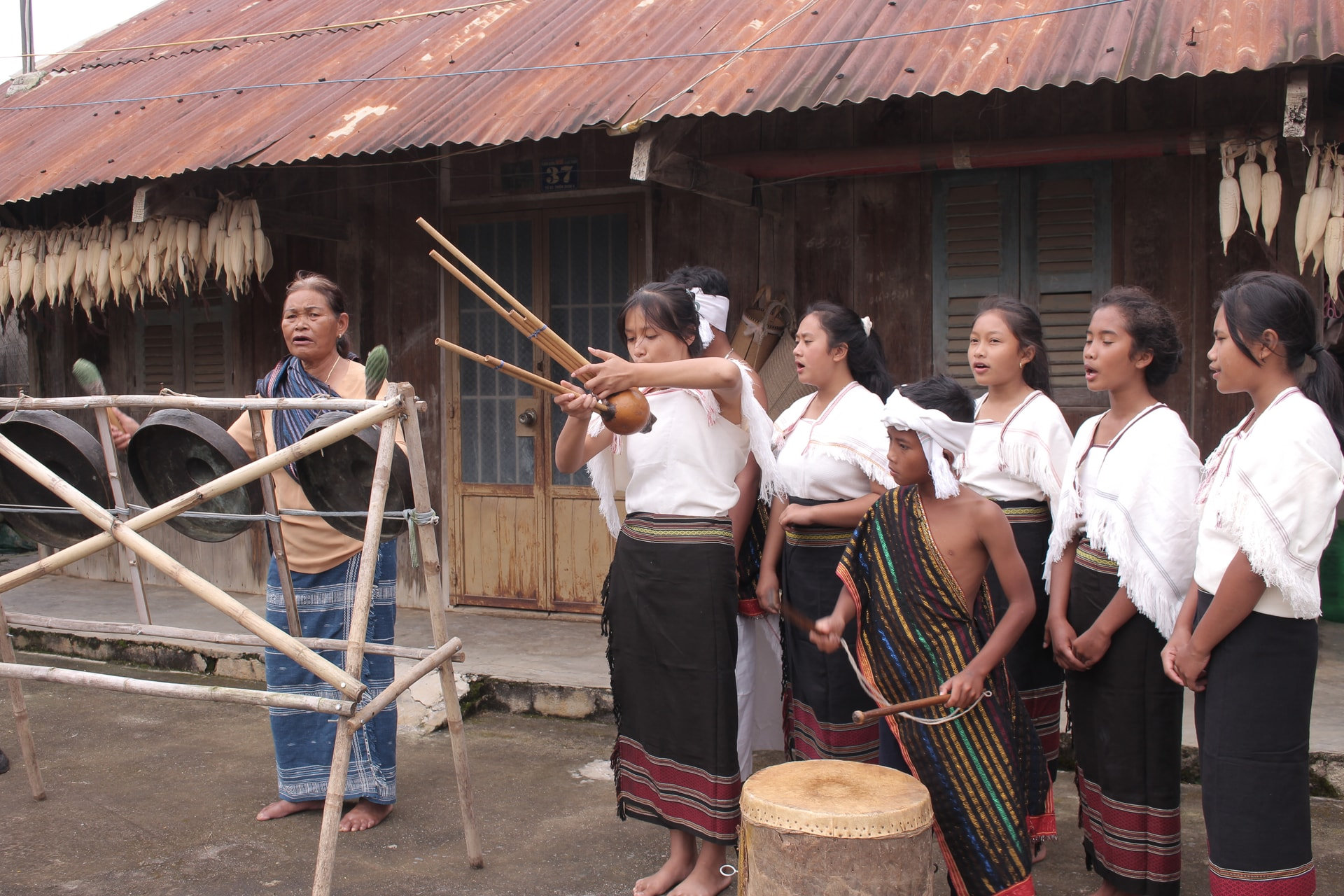 2-lop-hoc-cua-nghe-nhan-ma-bio-1-.jpg
