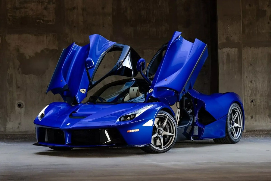 glo-ferrari-3.jpg